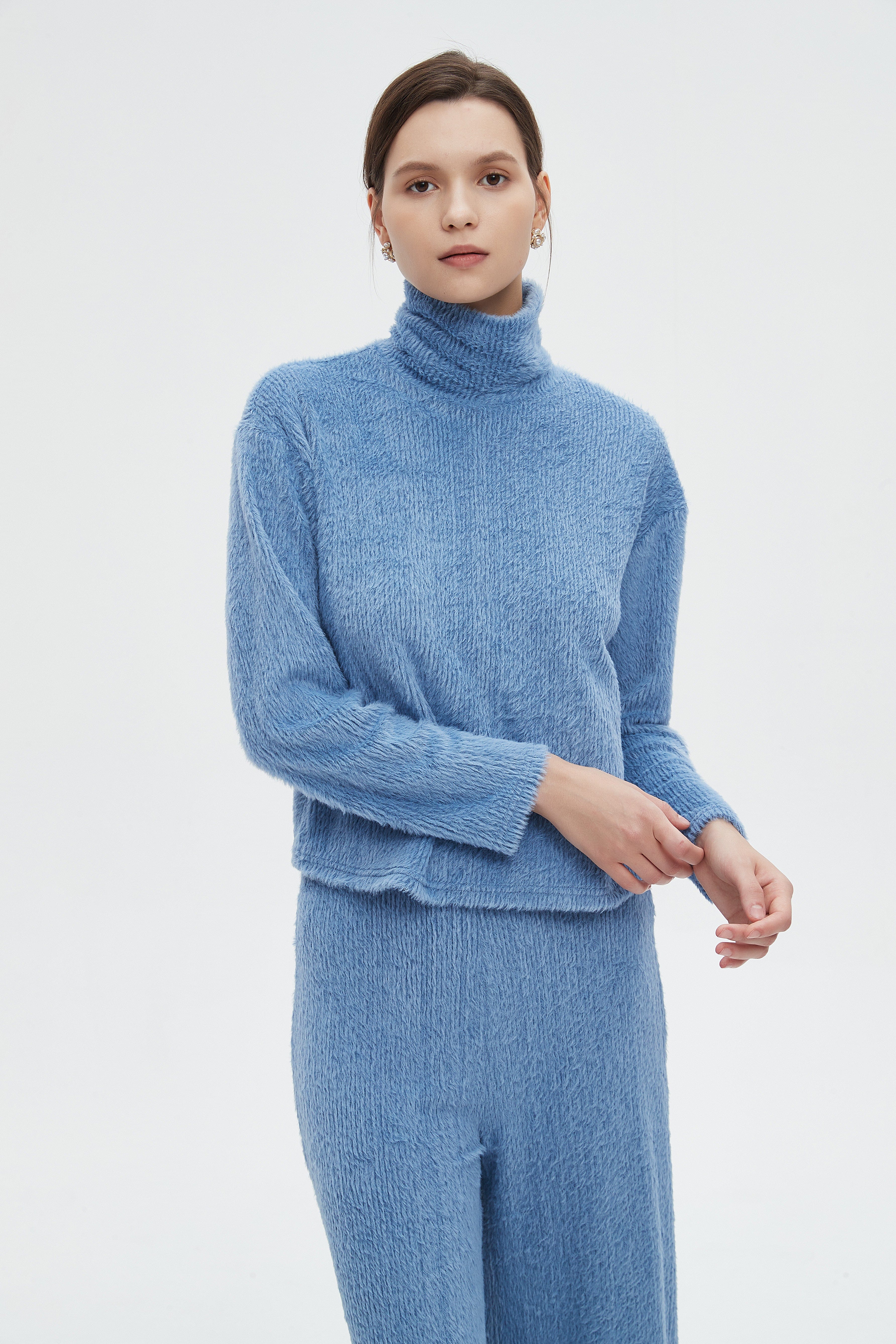 ميكا بلوزة نسائية سادة شتوي باكمام طويلة ورقبة عالية