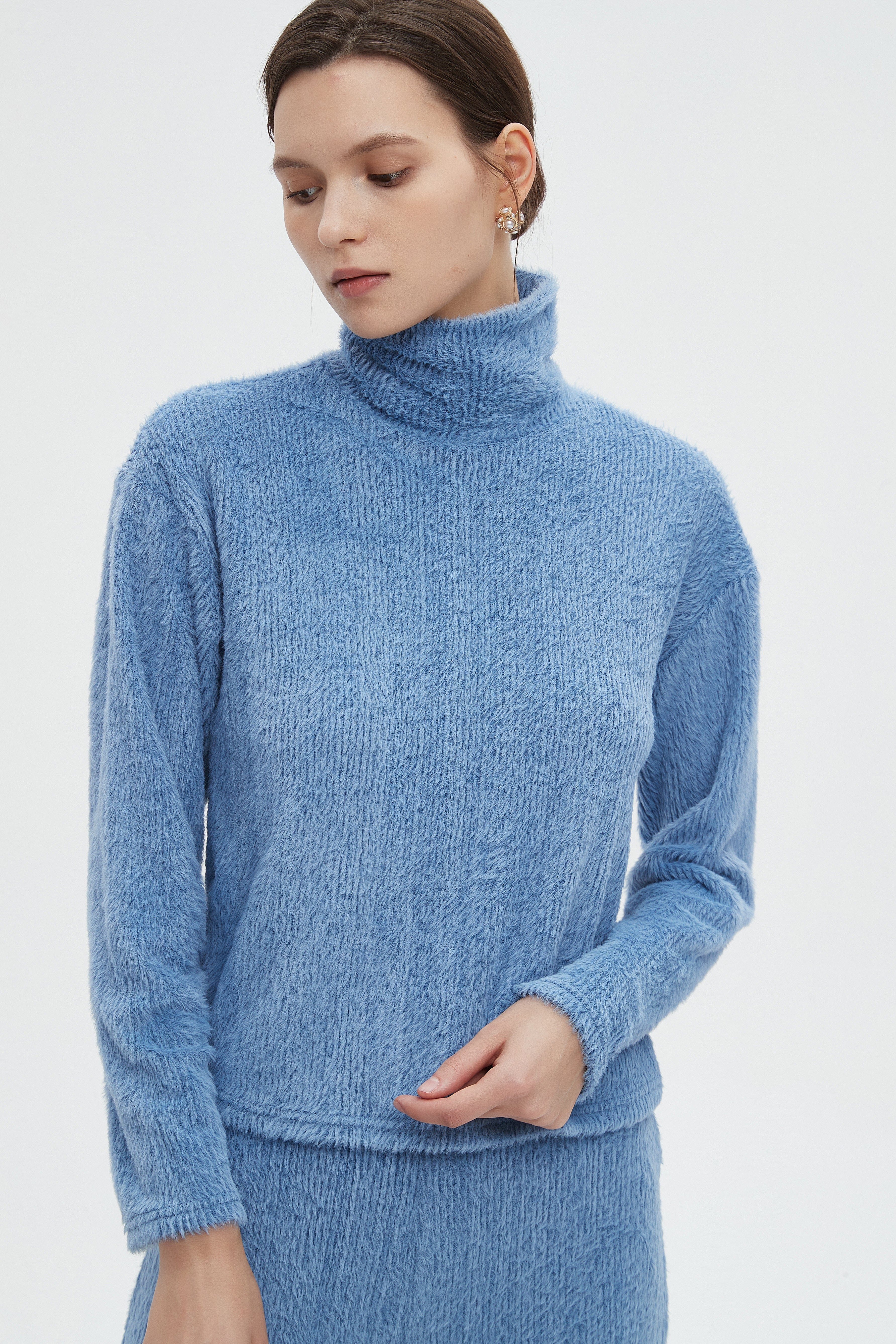 ميكا بلوزة نسائية سادة شتوي باكمام طويلة ورقبة عالية