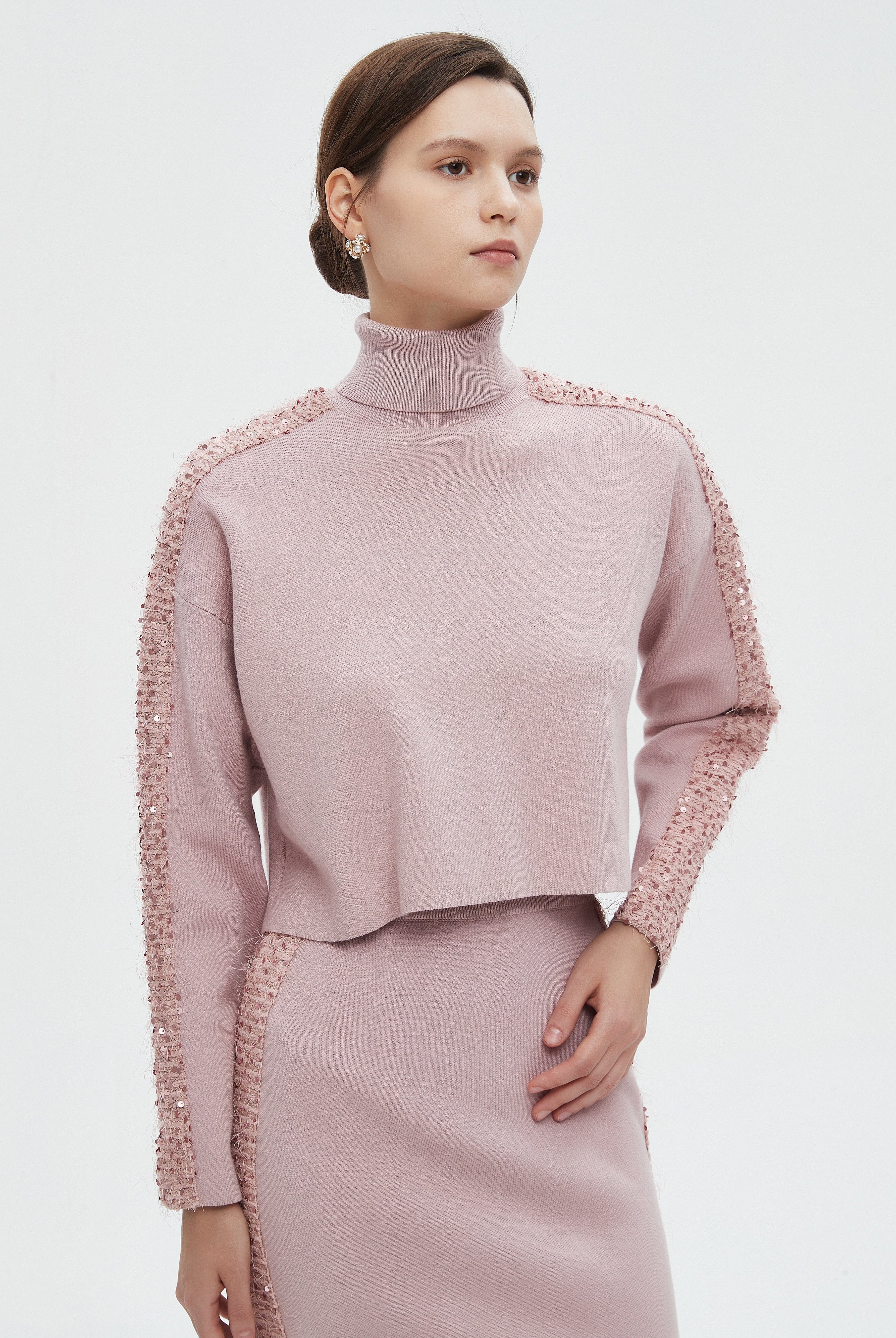 ميكا بلوزة نسائية شتوية بتطريز على الكم ورقبة عالية وأكمام طويلة للمناسبات