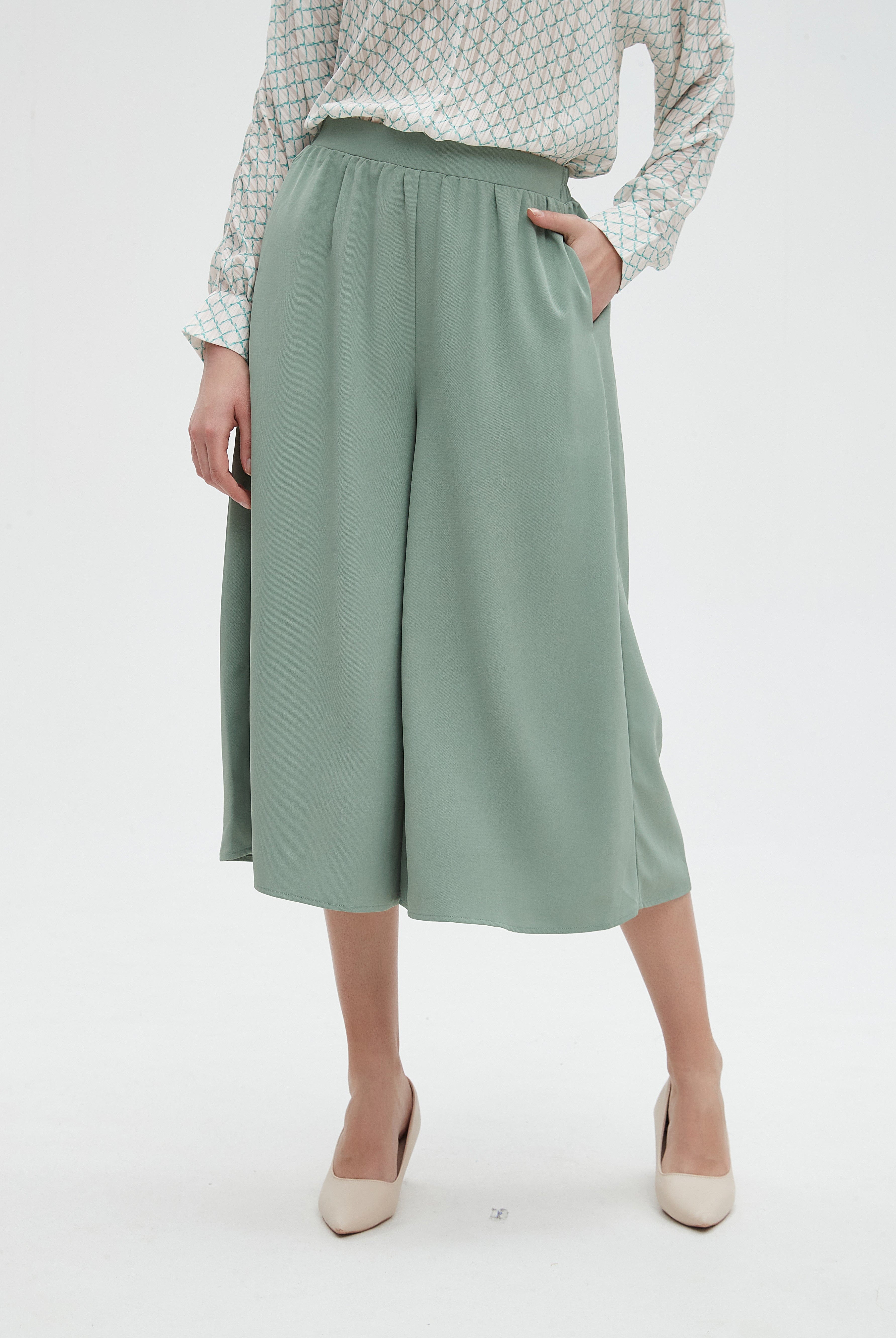 نتشي بنطلون نسائي 3/4 واسع ساده