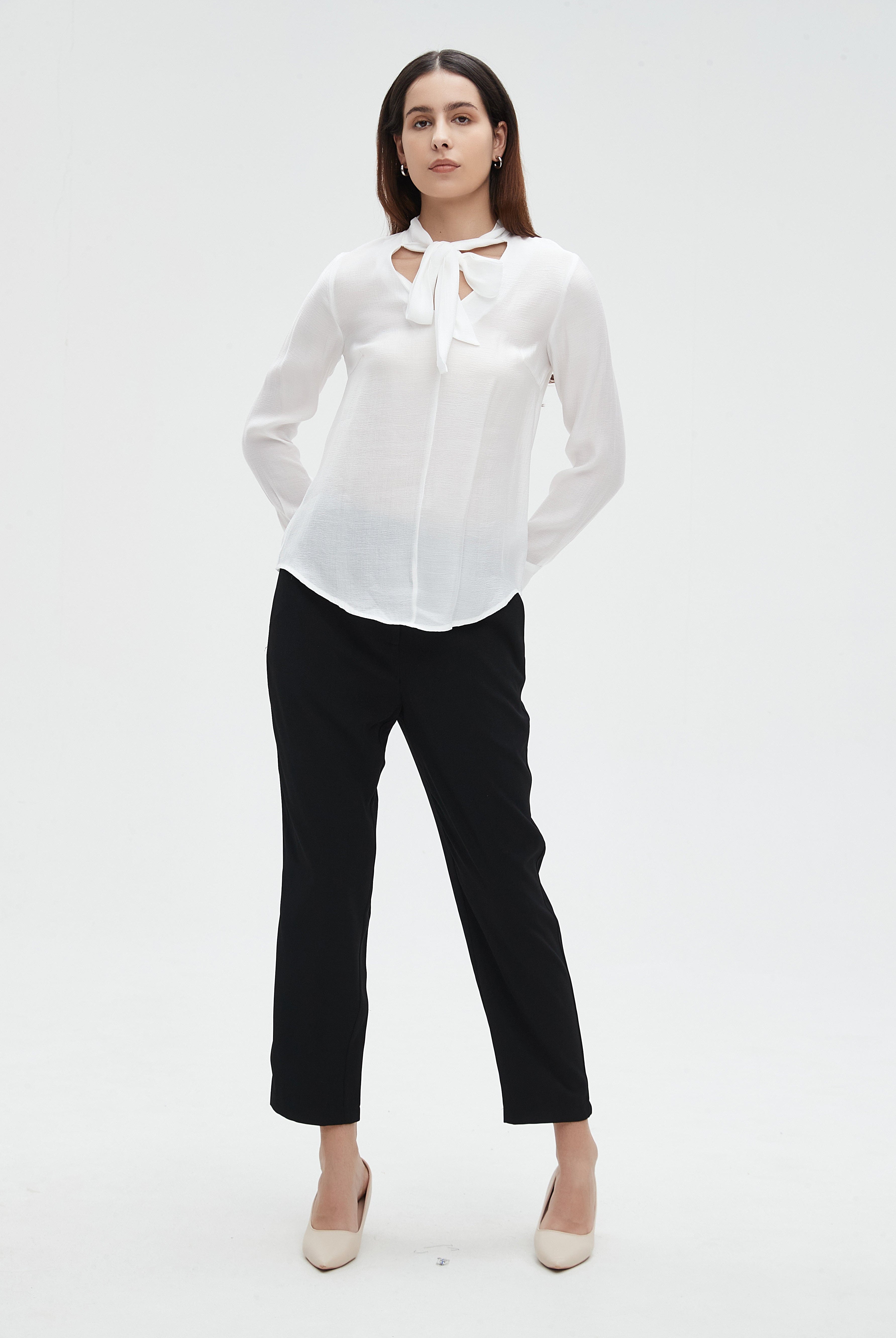 نتشي بلوزة نسائي بكم ساده وفيونكه منفصله على الرقبه