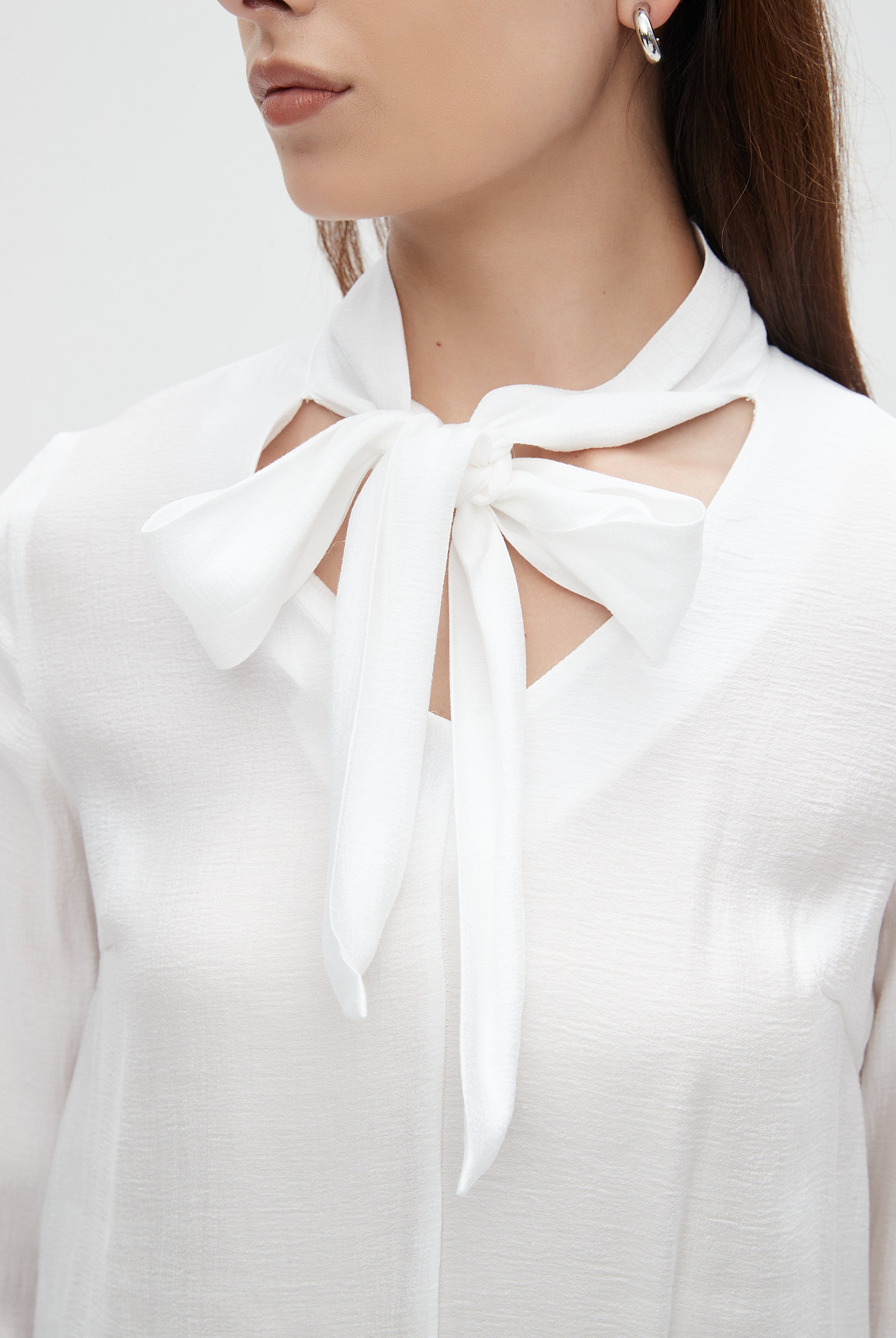 نتشي بلوزة نسائي بكم ساده وفيونكه منفصله على الرقبه