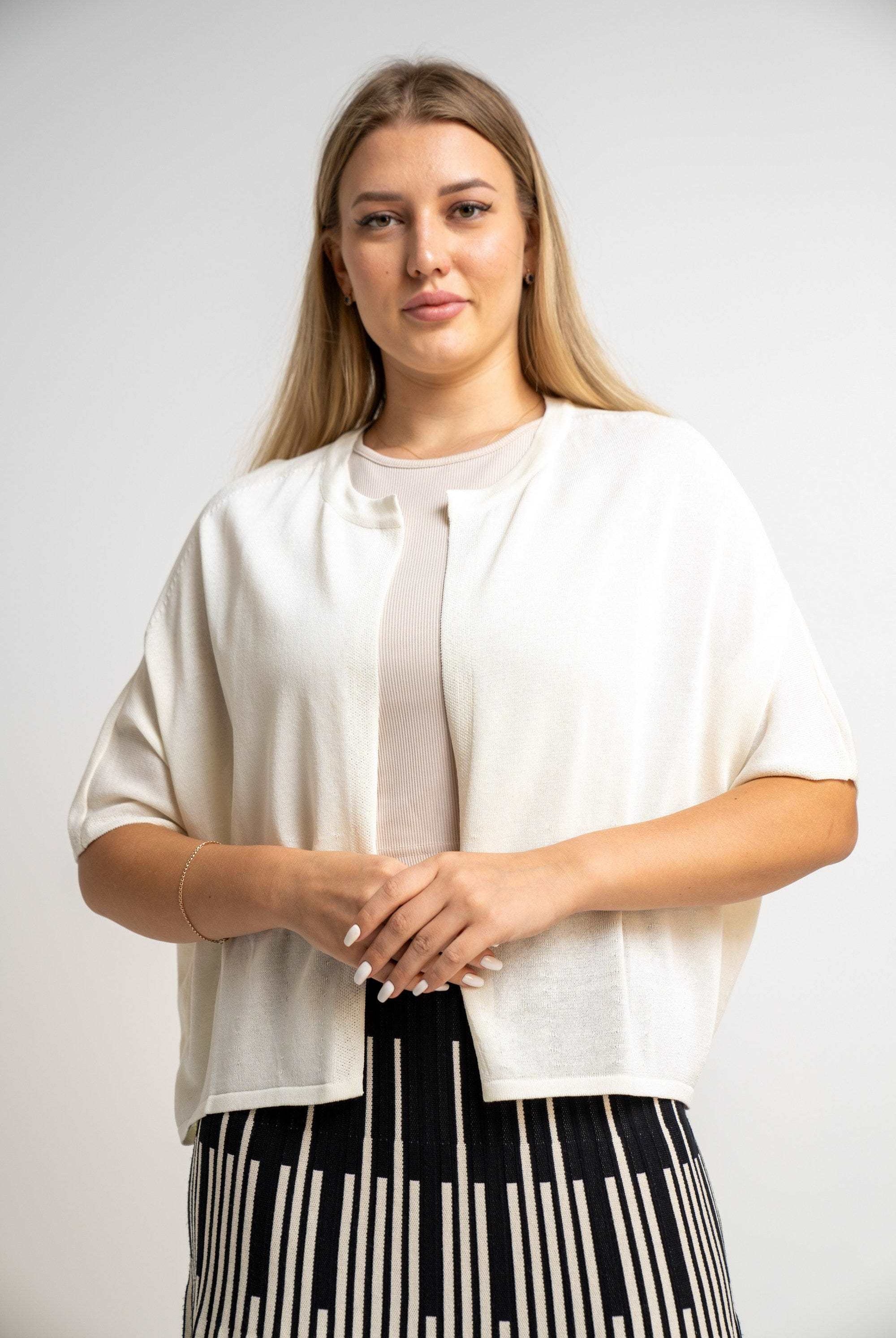 نتشي كارديجان سادة واسع 3/4 كم نسائي