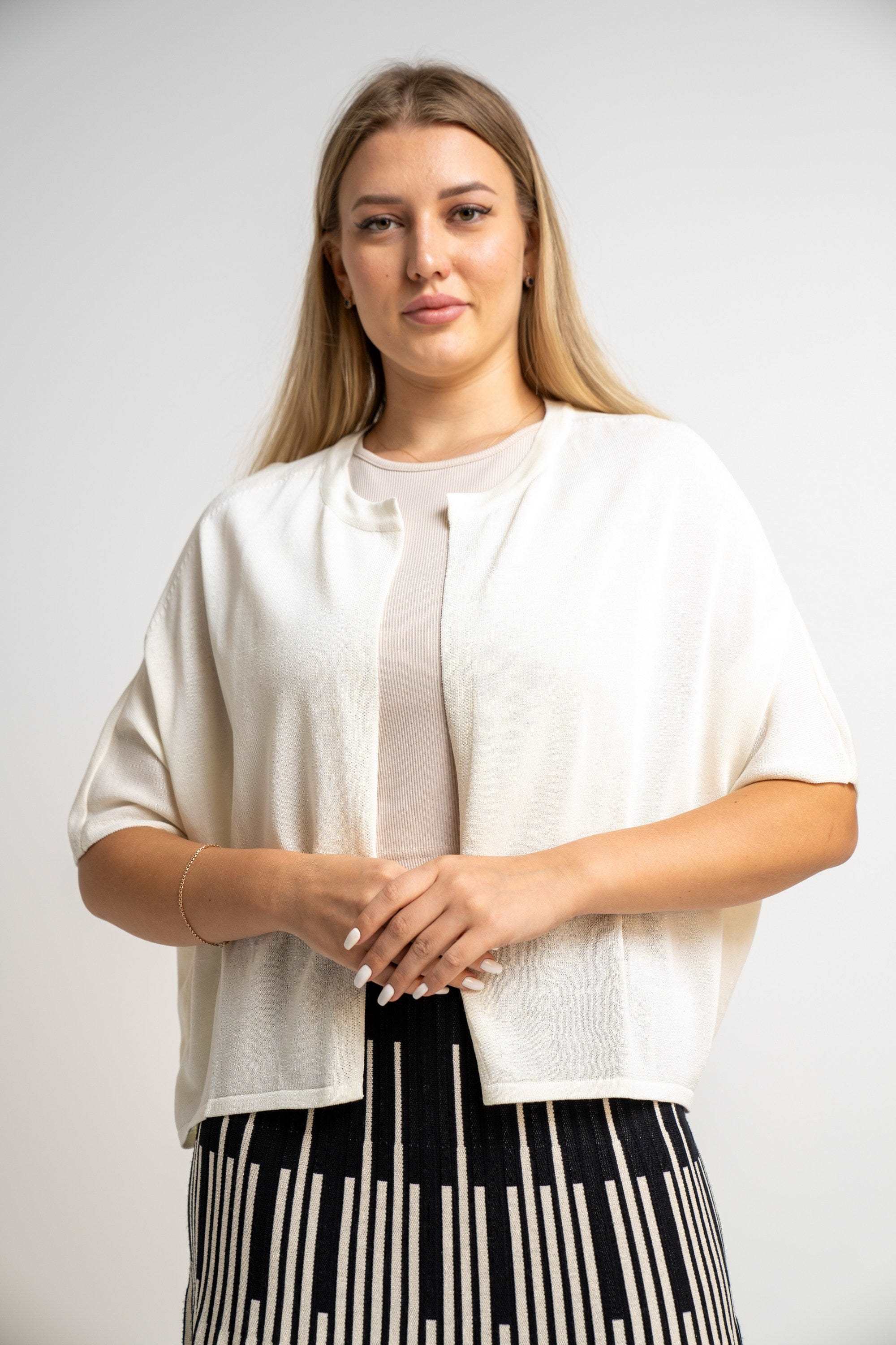 نتشي كارديجان سادة واسع 3/4 كم نسائي