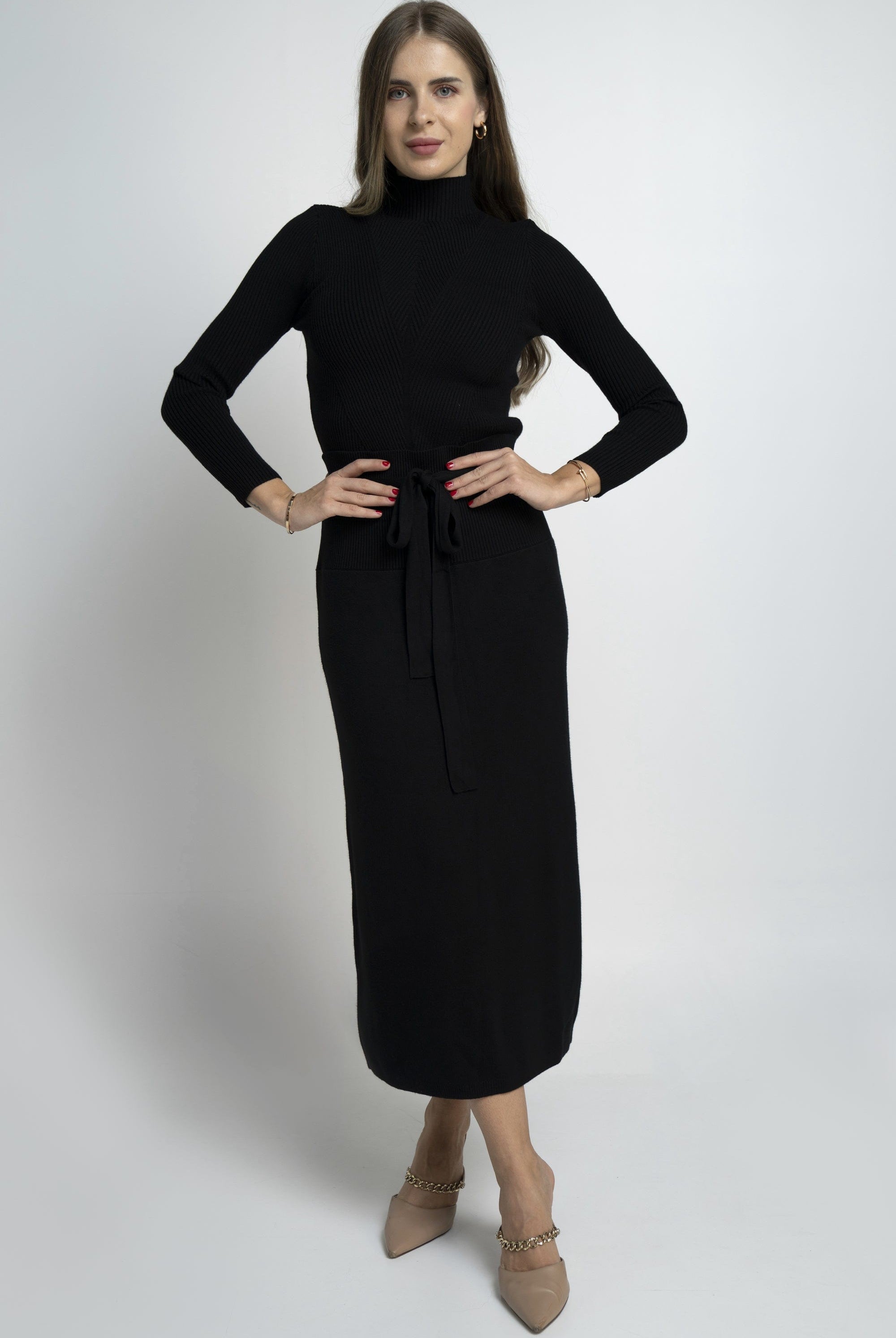 نتشي تنورة ميدي سادة برباط على الخصر