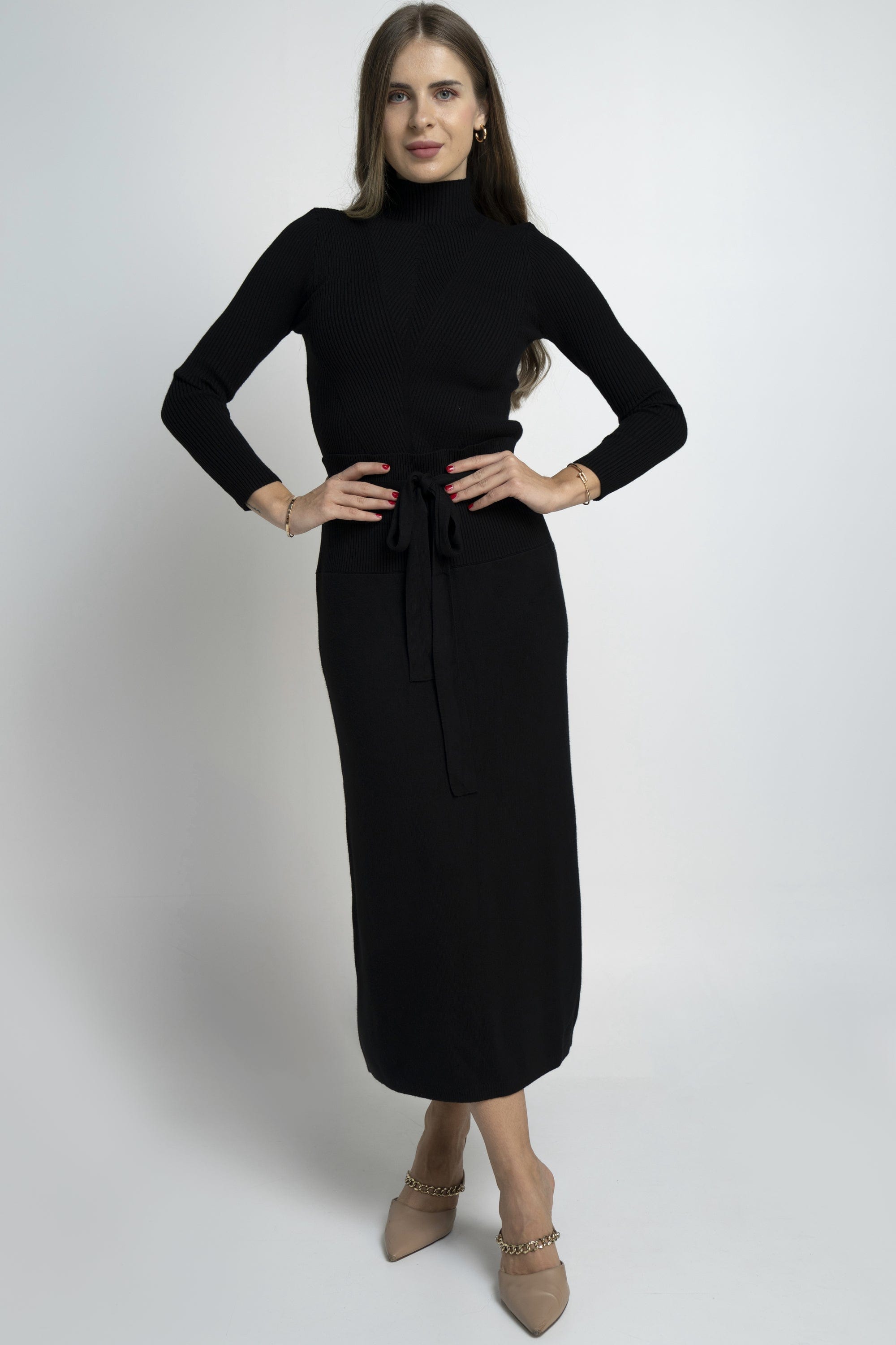 نتشي تنورة ميدي سادة برباط على الخصر