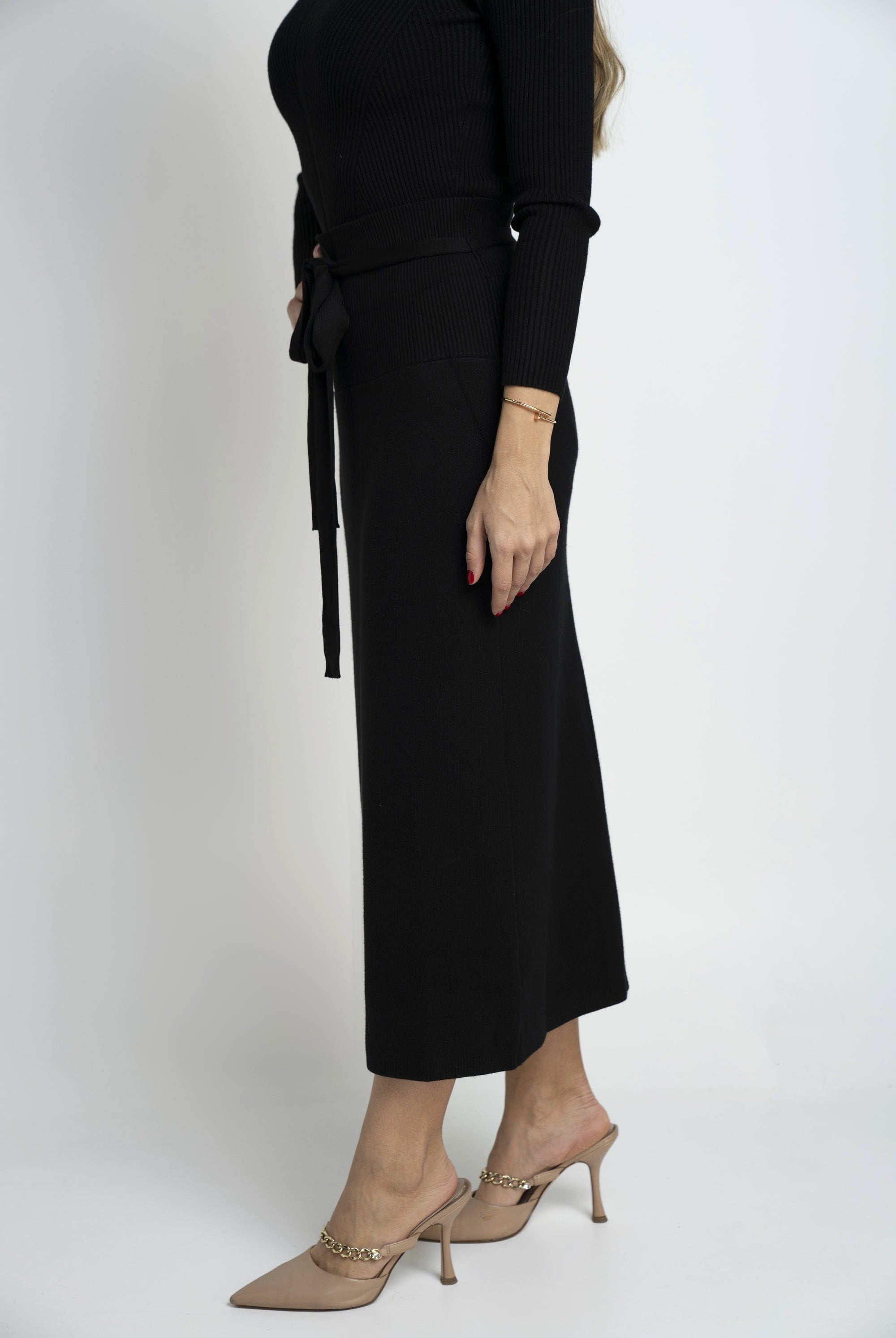 نتشي تنورة ميدي سادة برباط على الخصر