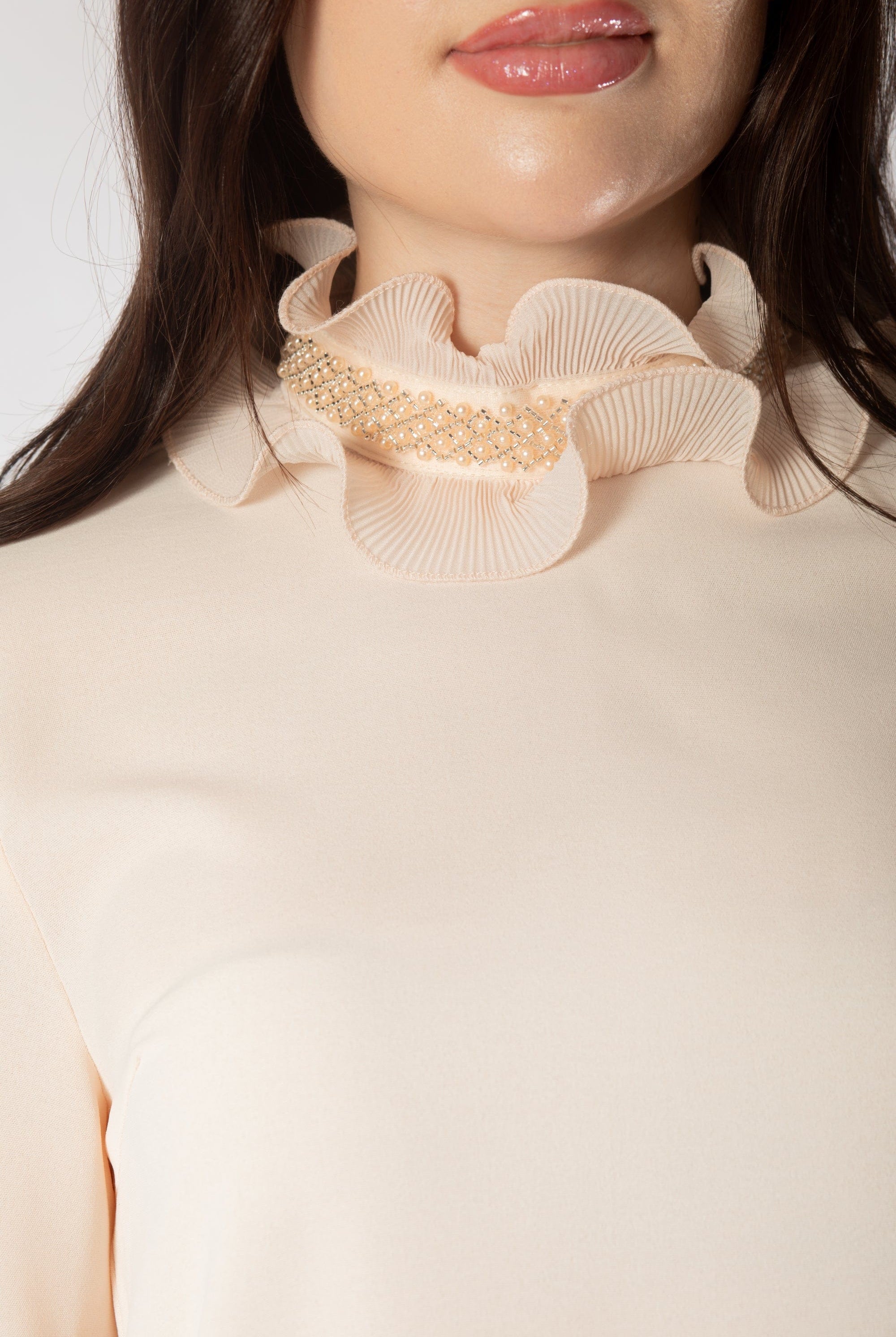 نتشي بلوزة كم طويل مكشكش من الياقة نسائي