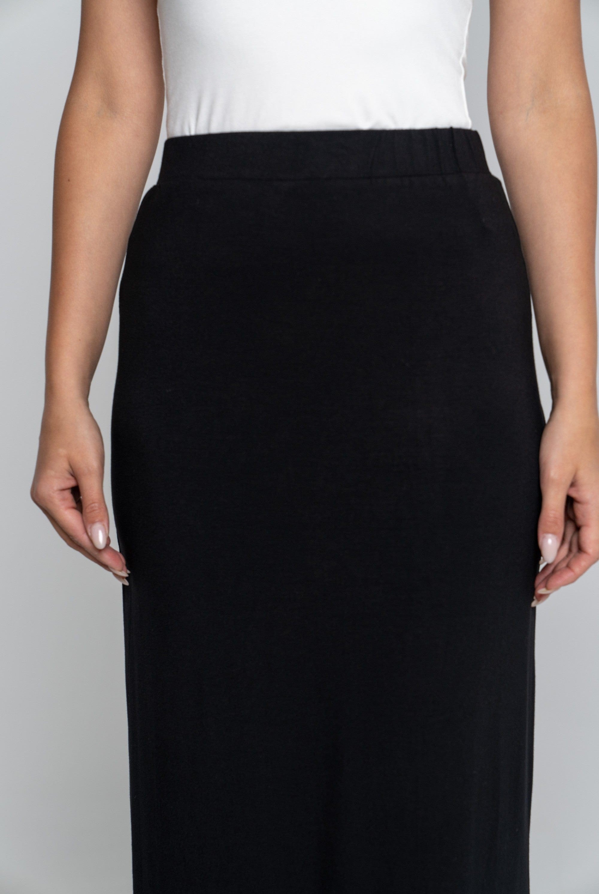 ميكا تنورة نسائية طويلة سادة بخصر مطاطي