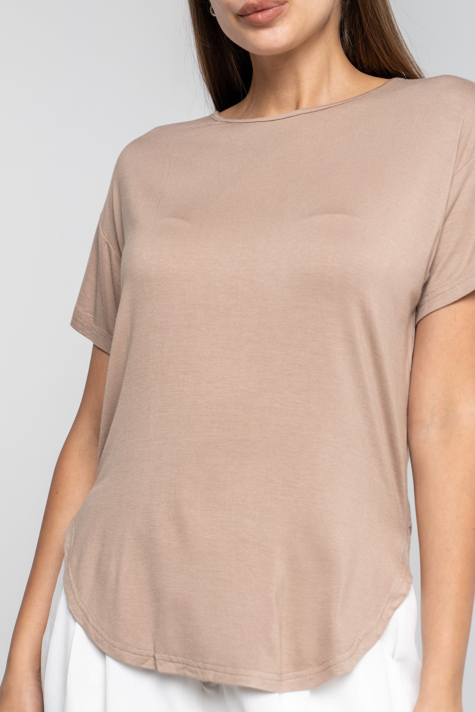 ميكا بلوزة سادة برقبة دائرية كم قصير