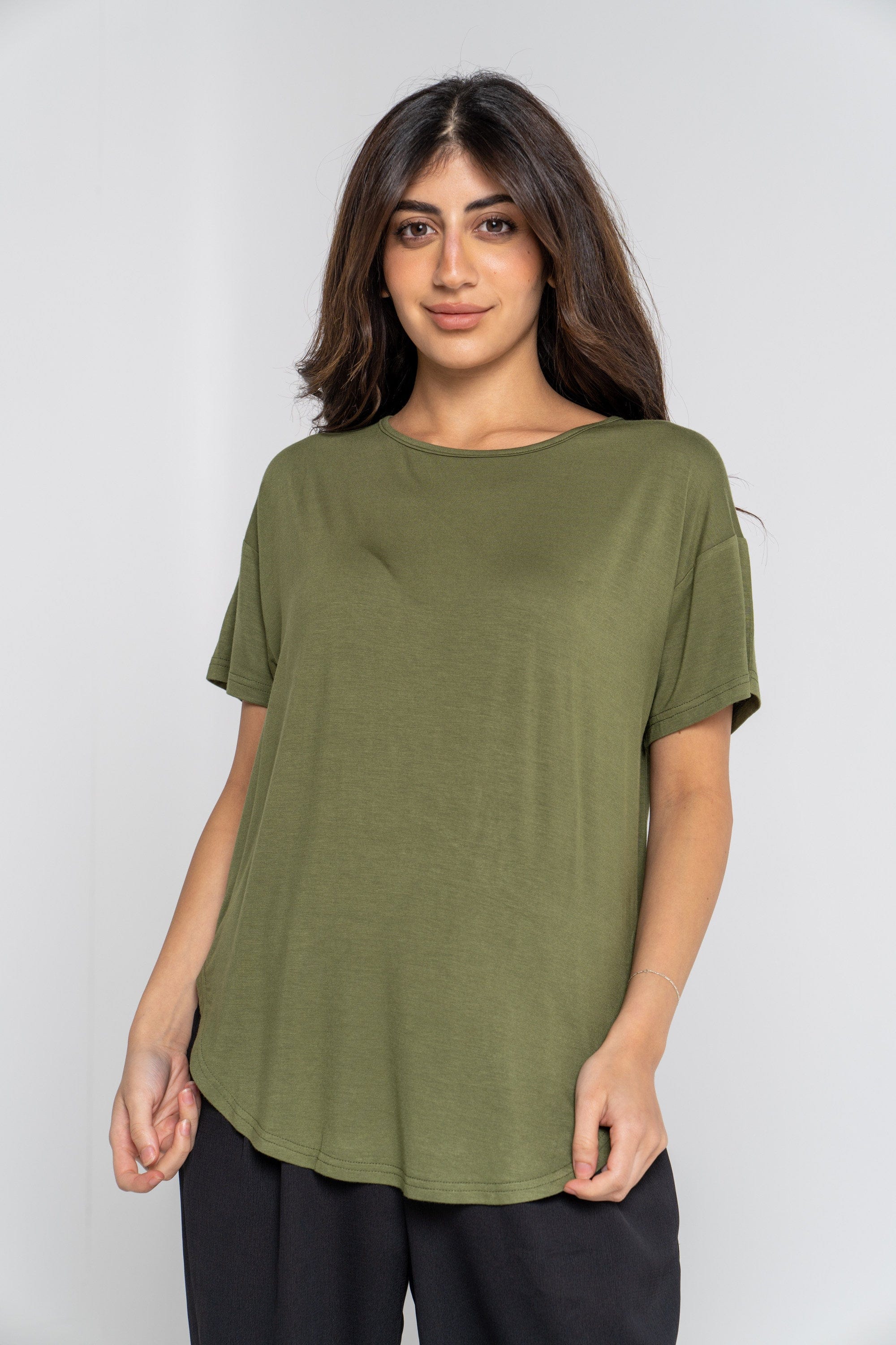 ميكا بلوزة سادة برقبة دائرية كم قصير