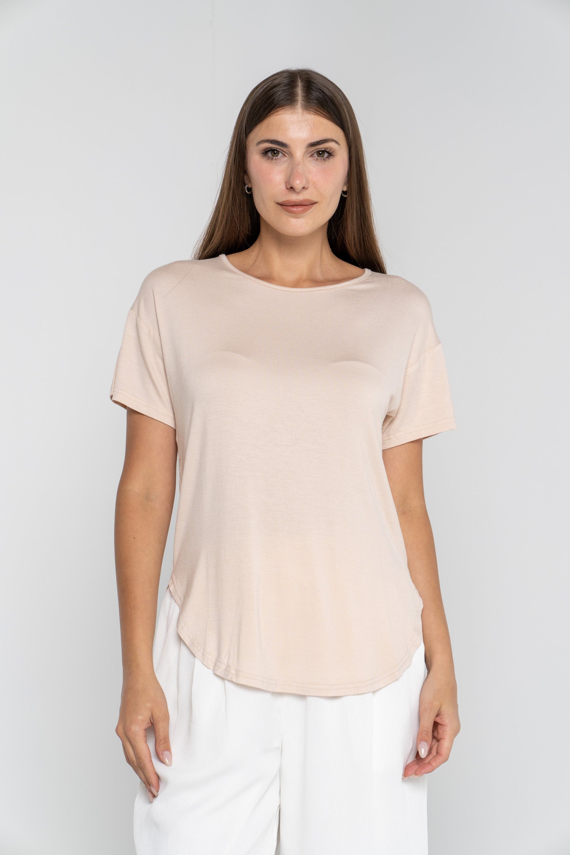 ميكا بلوزة سادة برقبة دائرية كم قصير