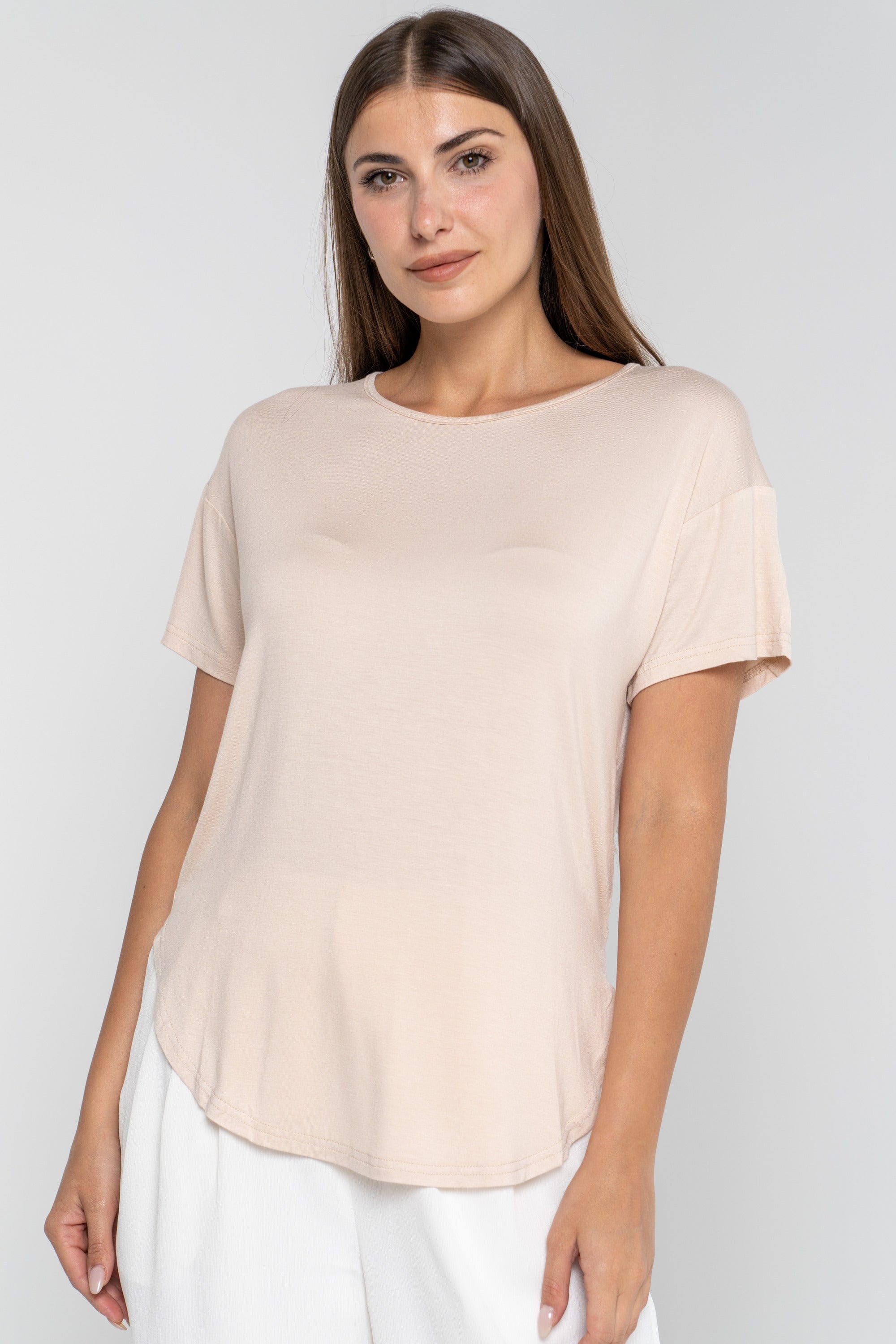 ميكا بلوزة سادة برقبة دائرية كم قصير