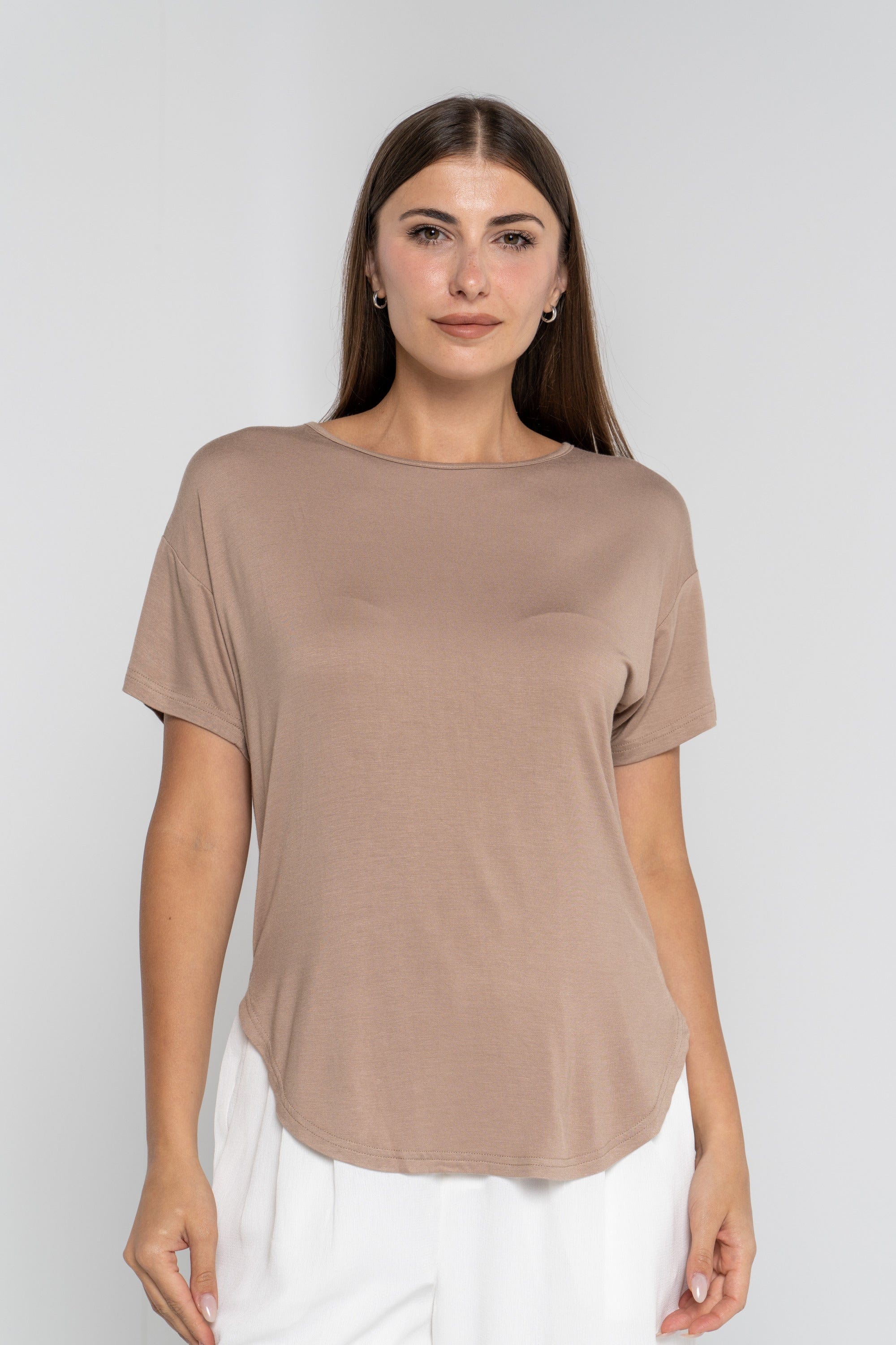 ميكا بلوزة سادة برقبة دائرية كم قصير