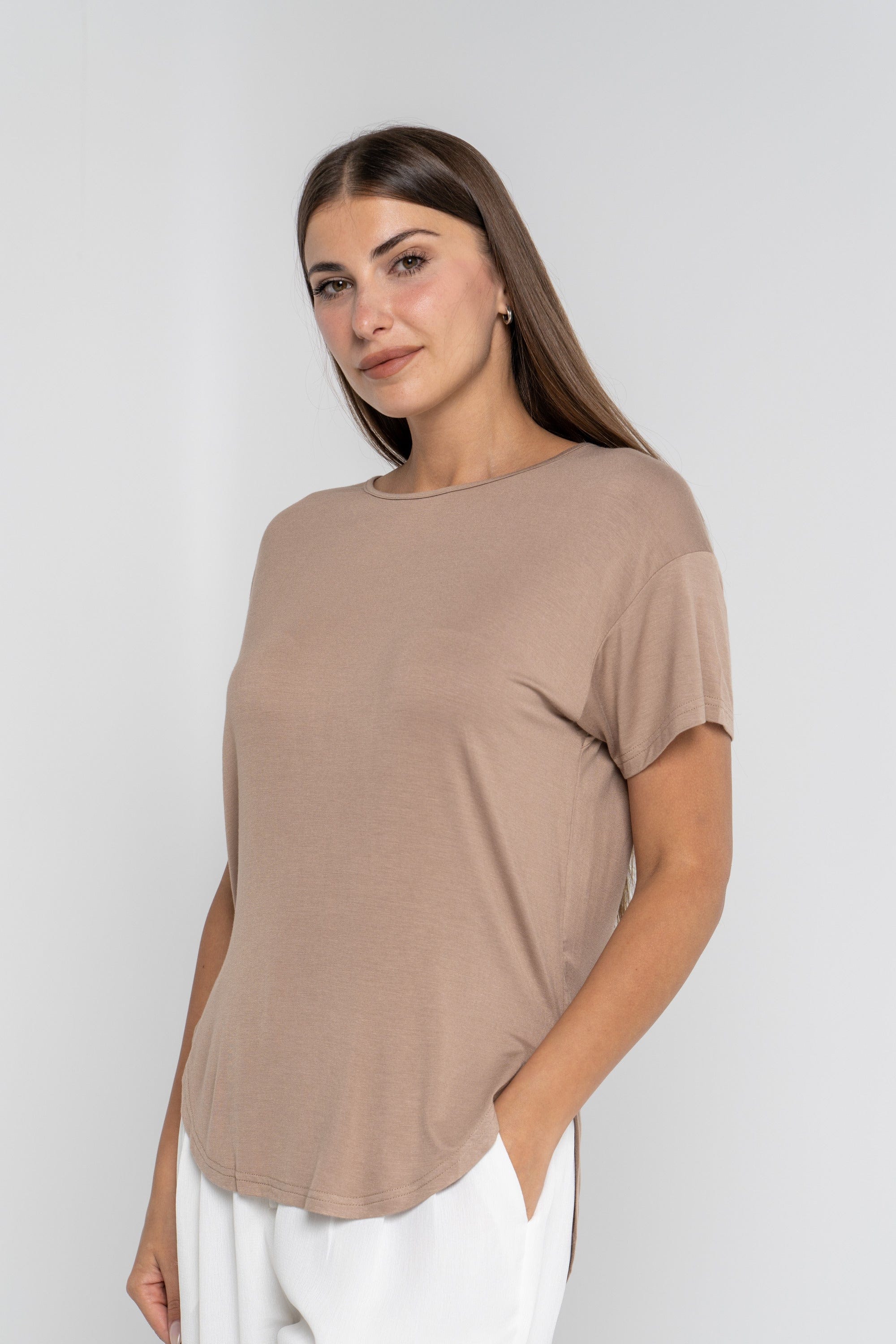 ميكا بلوزة سادة برقبة دائرية كم قصير