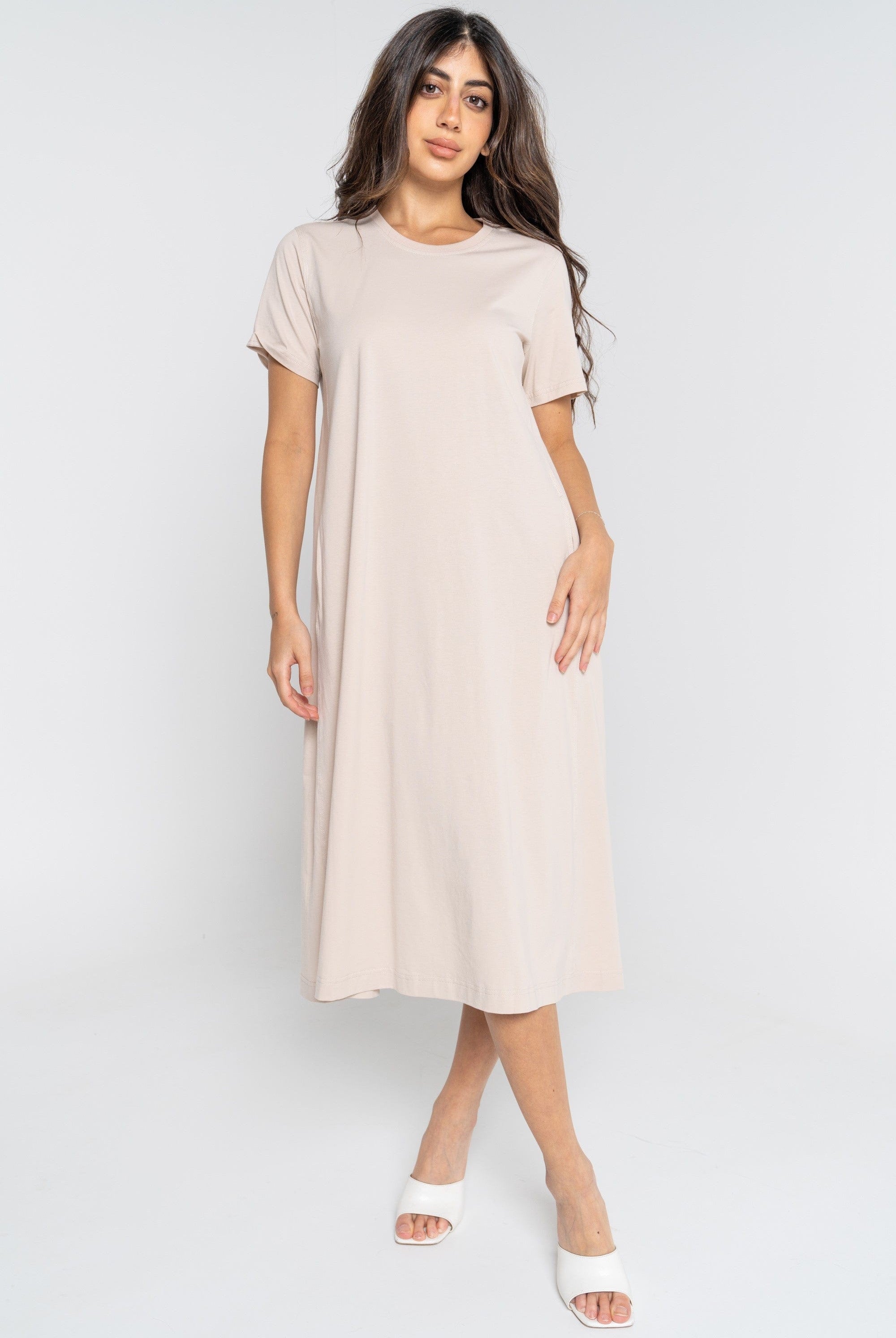 ميكا فستان ميدي سادة بأكمام قصيرة بجيوب