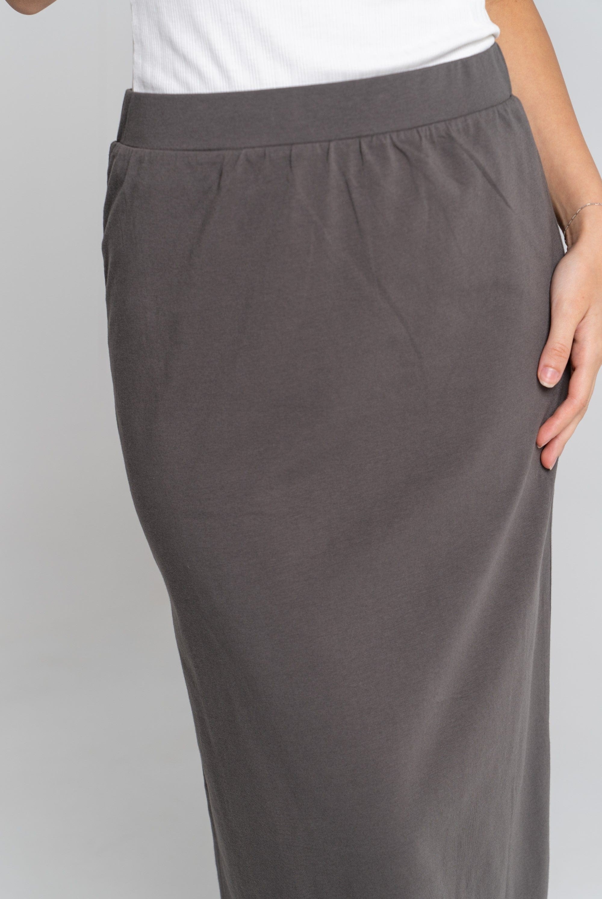 ميكا تنورة ميدي سادة