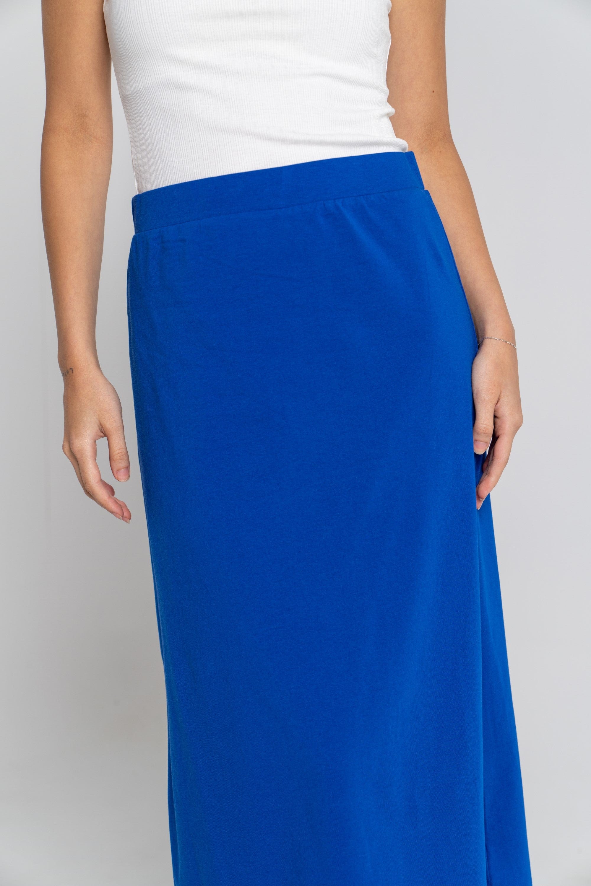 ميكا تنورة ميدي سادة نسائية بخصر مطاطي