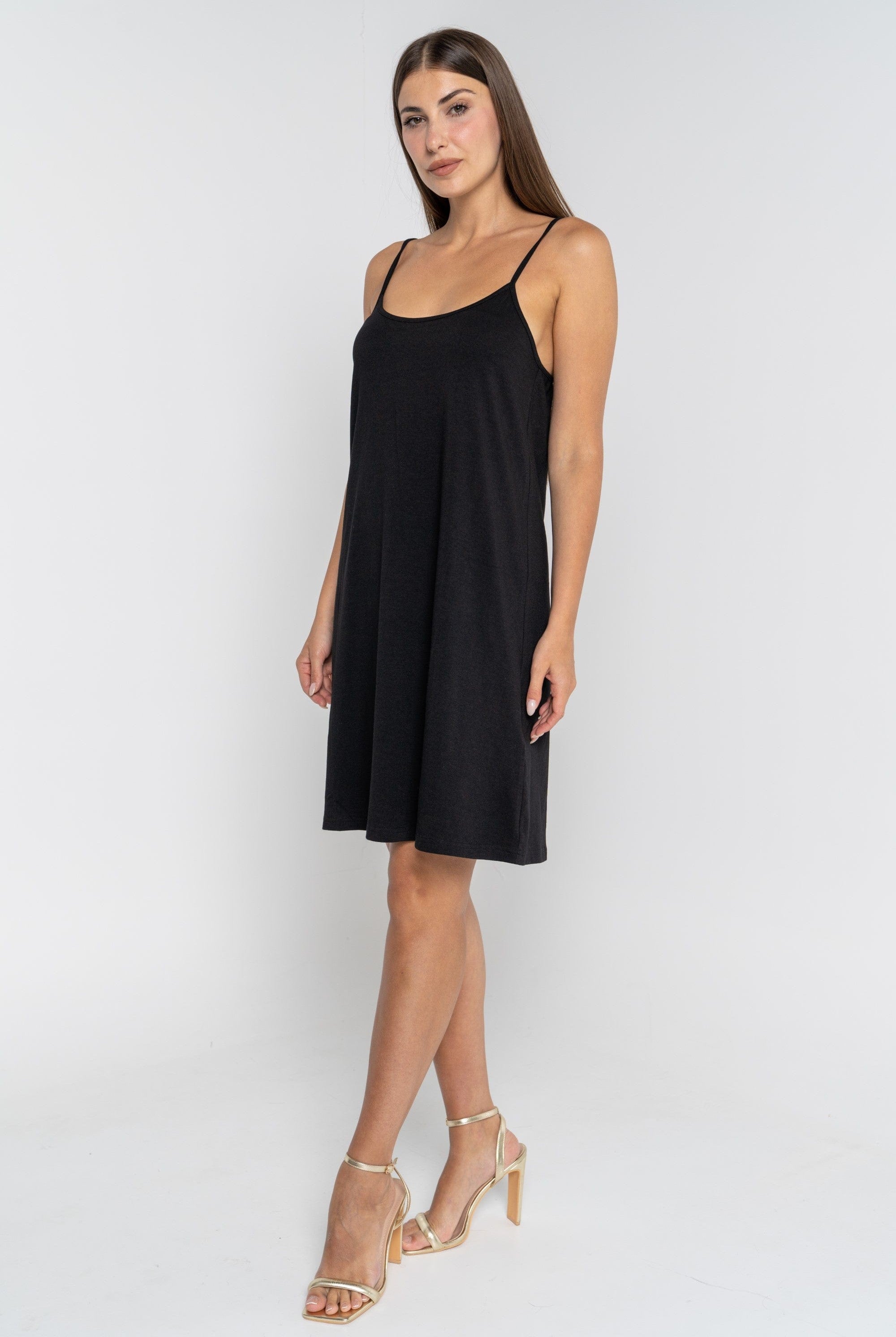 ميكا فستان قصير سادة بحمالات