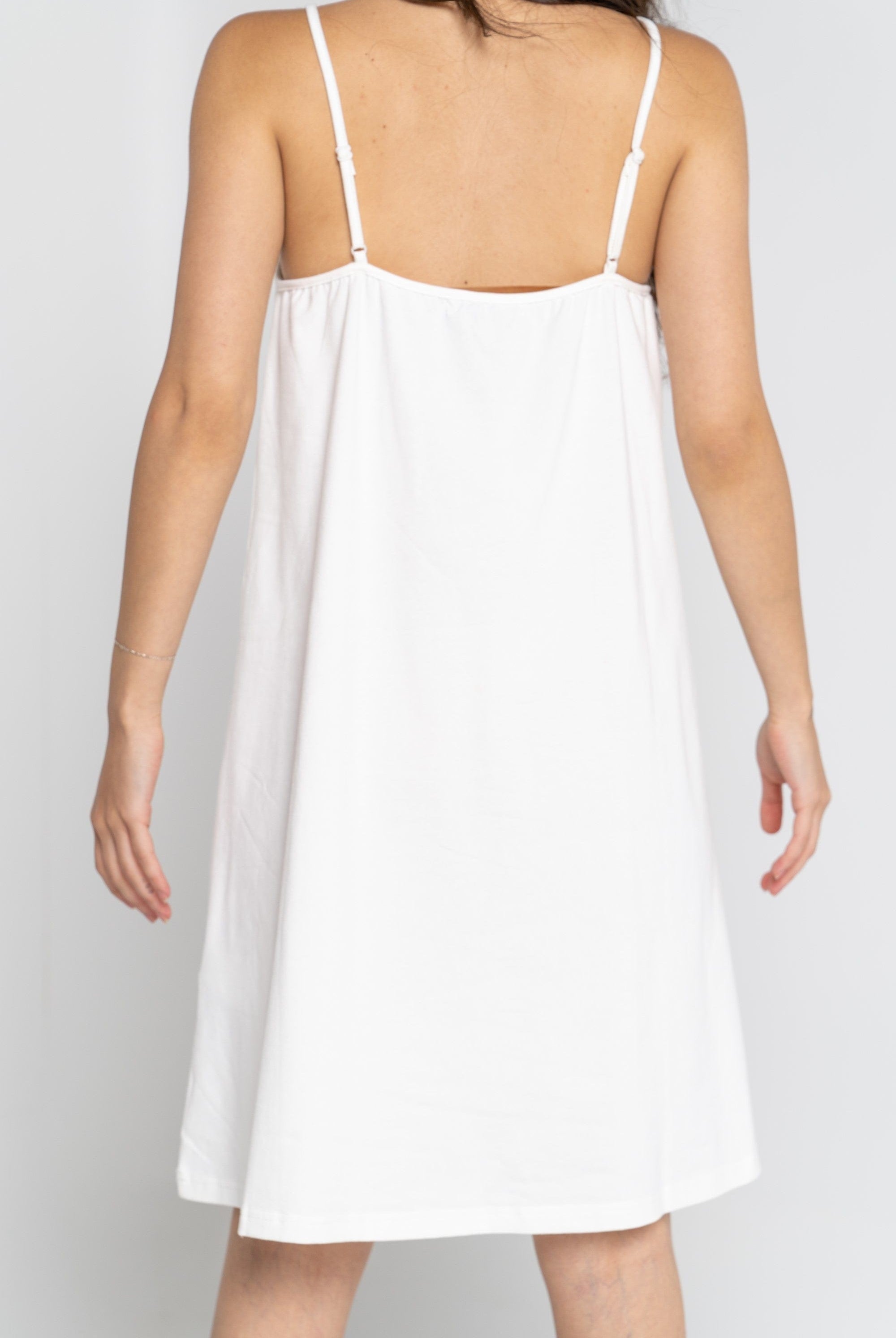 ميكا فستان قصير سادة بحمالات