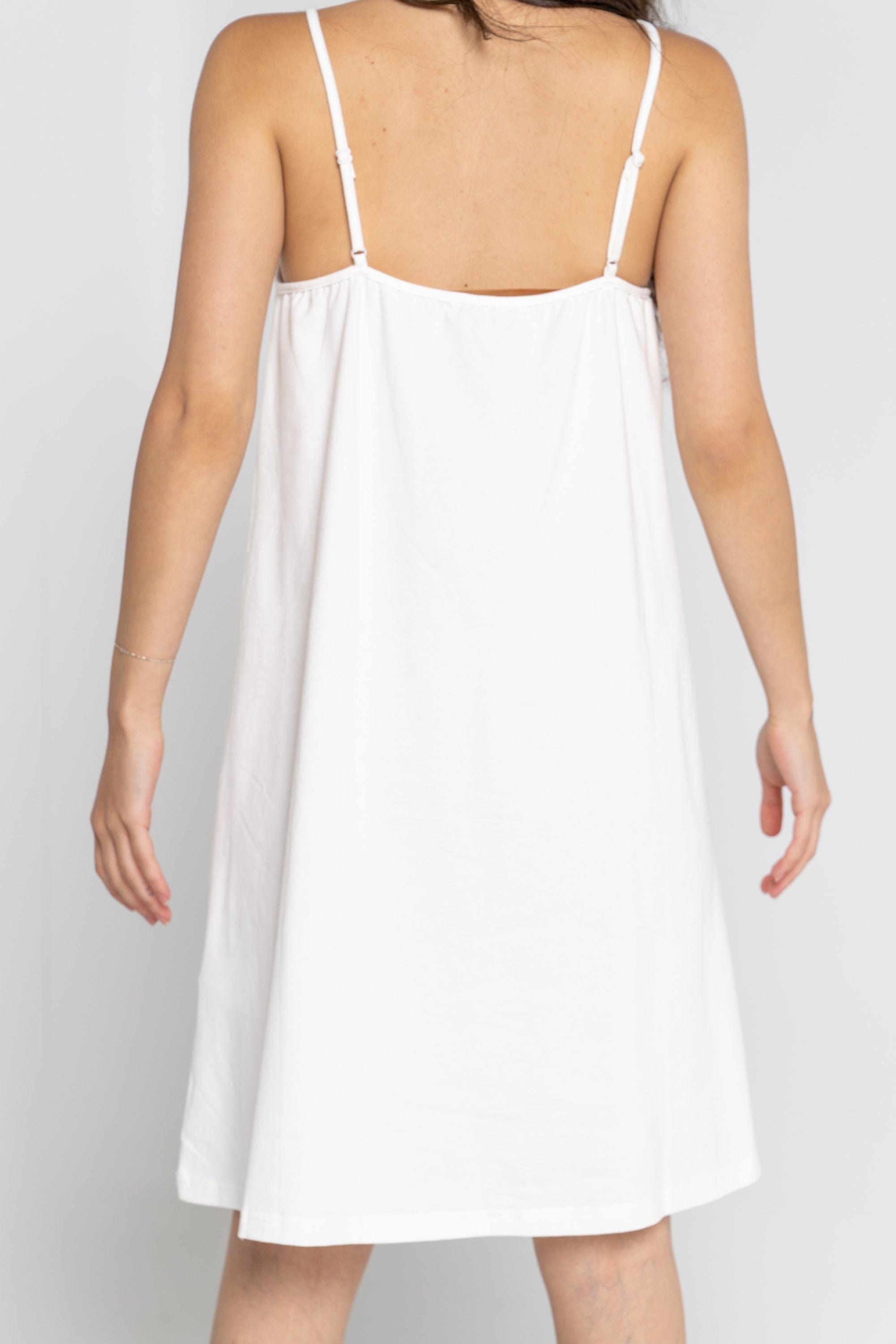 ميكا فستان قصير سادة بحمالات