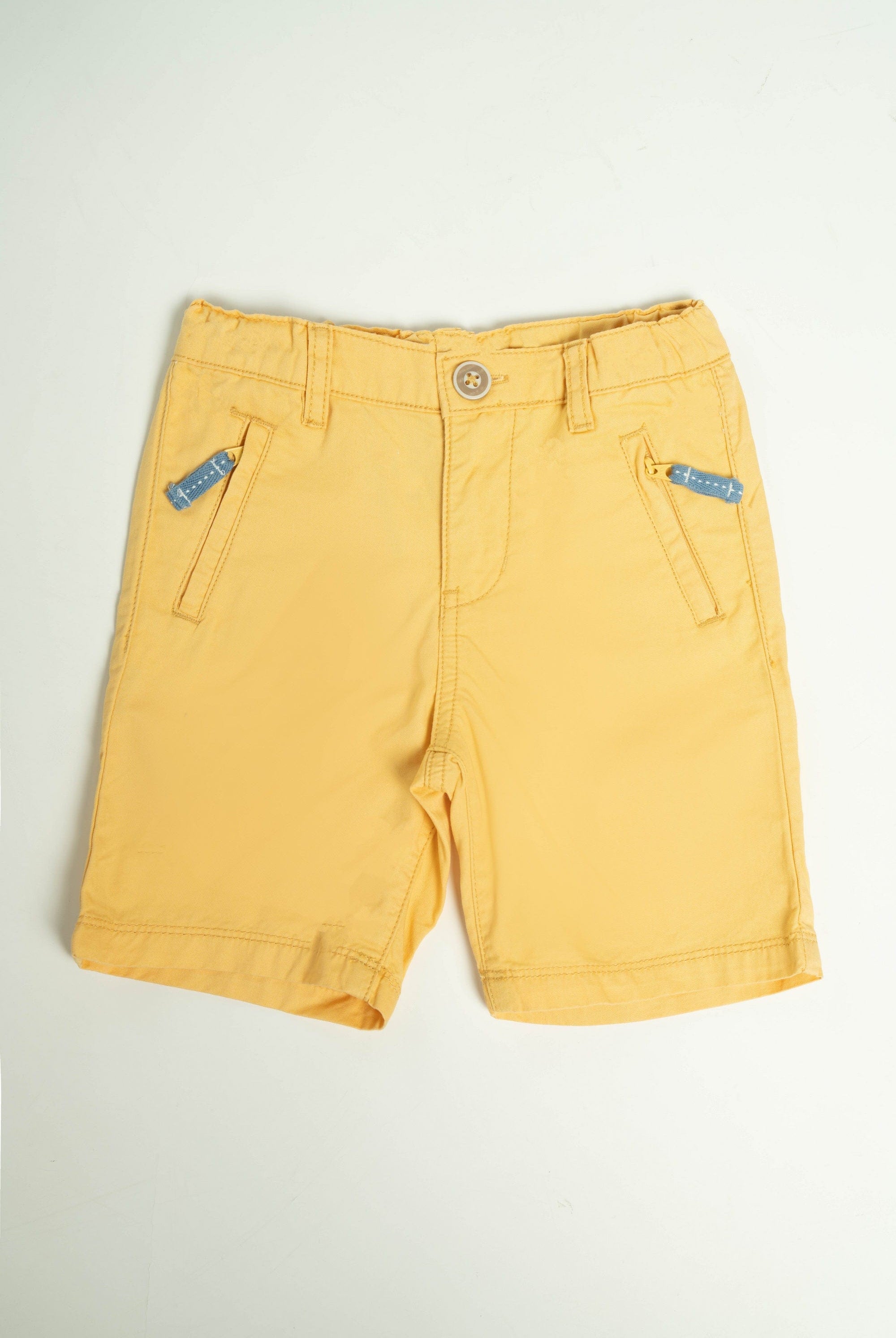 جينجرسنابس شورت اصفر ولادي بجيوب مزينة بسحاب اخضر فاتح