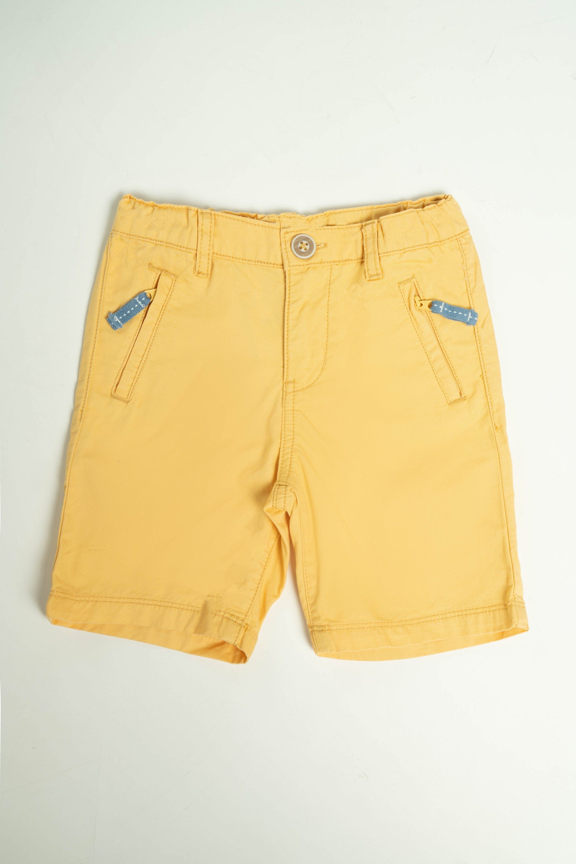 جينجرسنابس شورت اصفر ولادي بجيوب مزينة بسحاب اخضر فاتح