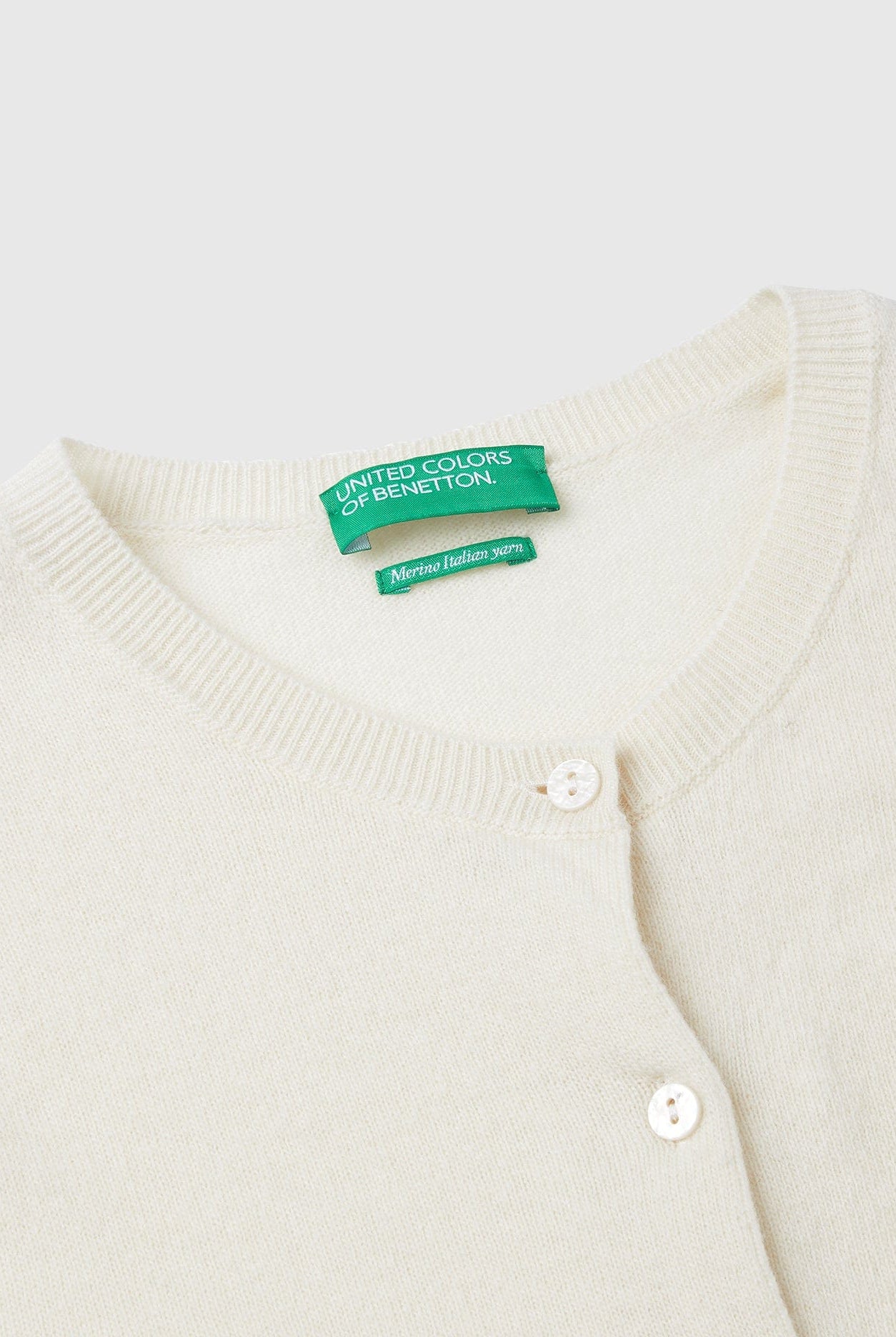 يونايتد كولورز اوف بينيتون كارديجان بياقة دائرية باللون الكريمي من صوف ميرينو الخالص نسائي