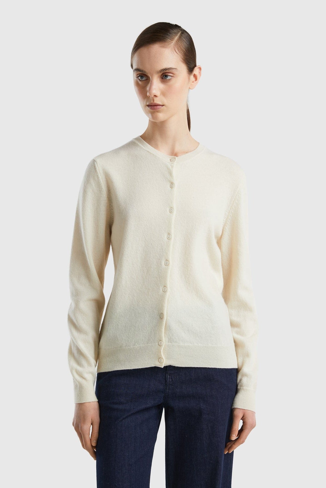 يونايتد كولورز اوف بينيتون كارديجان بياقة دائرية باللون الكريمي من صوف ميرينو الخالص نسائي