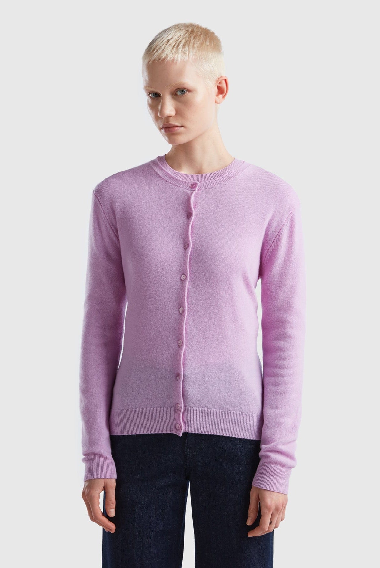 يونايتد كولورز اوف بينيتون كارديجان بياقة دائرية باللون الكريمي من صوف ميرينو الخالص نسائي