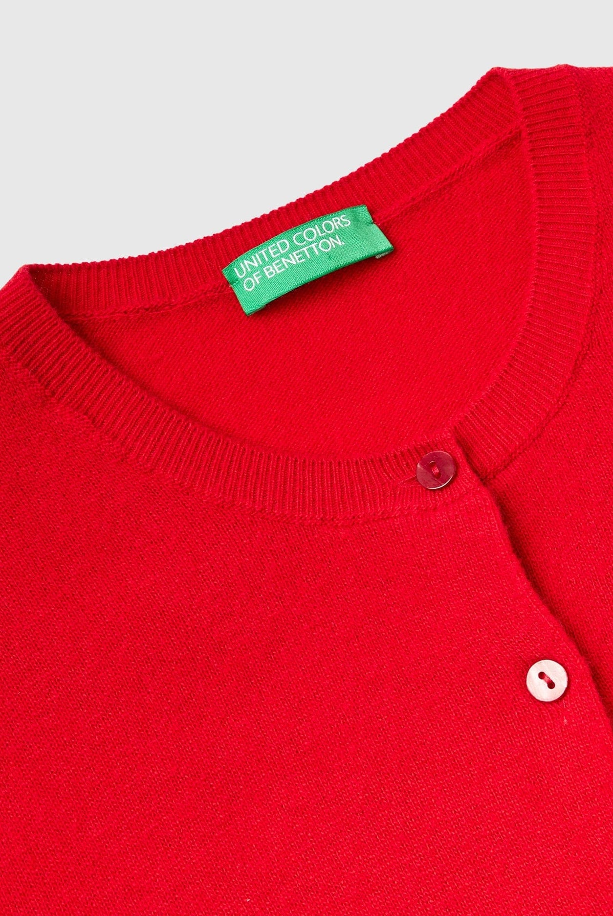 يونايتد كولورز اوف بينيتون كارديجان بياقة دائرية باللون الكريمي من صوف ميرينو الخالص نسائي