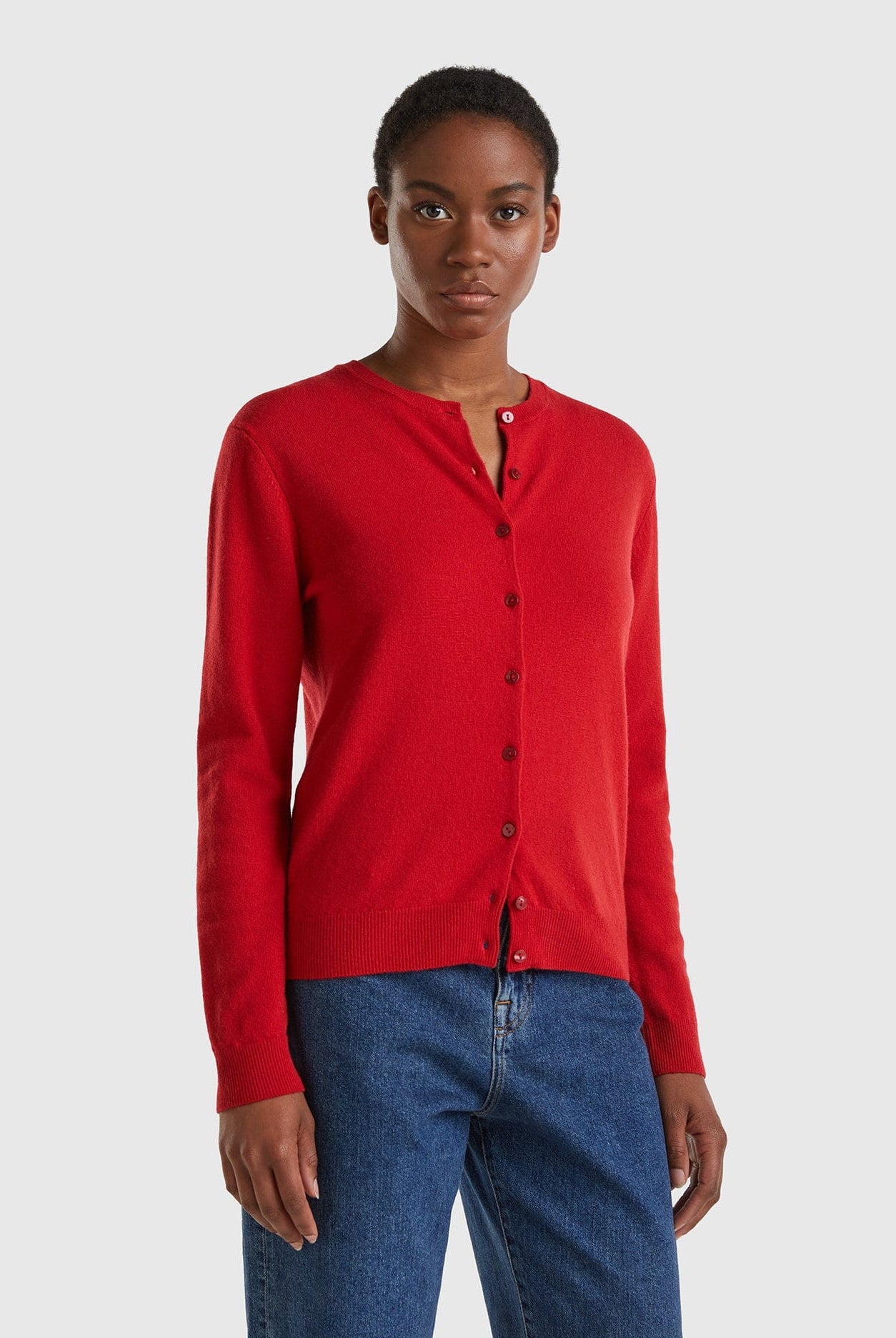 يونايتد كولورز اوف بينيتون كارديجان بياقة دائرية باللون الكريمي من صوف ميرينو الخالص نسائي