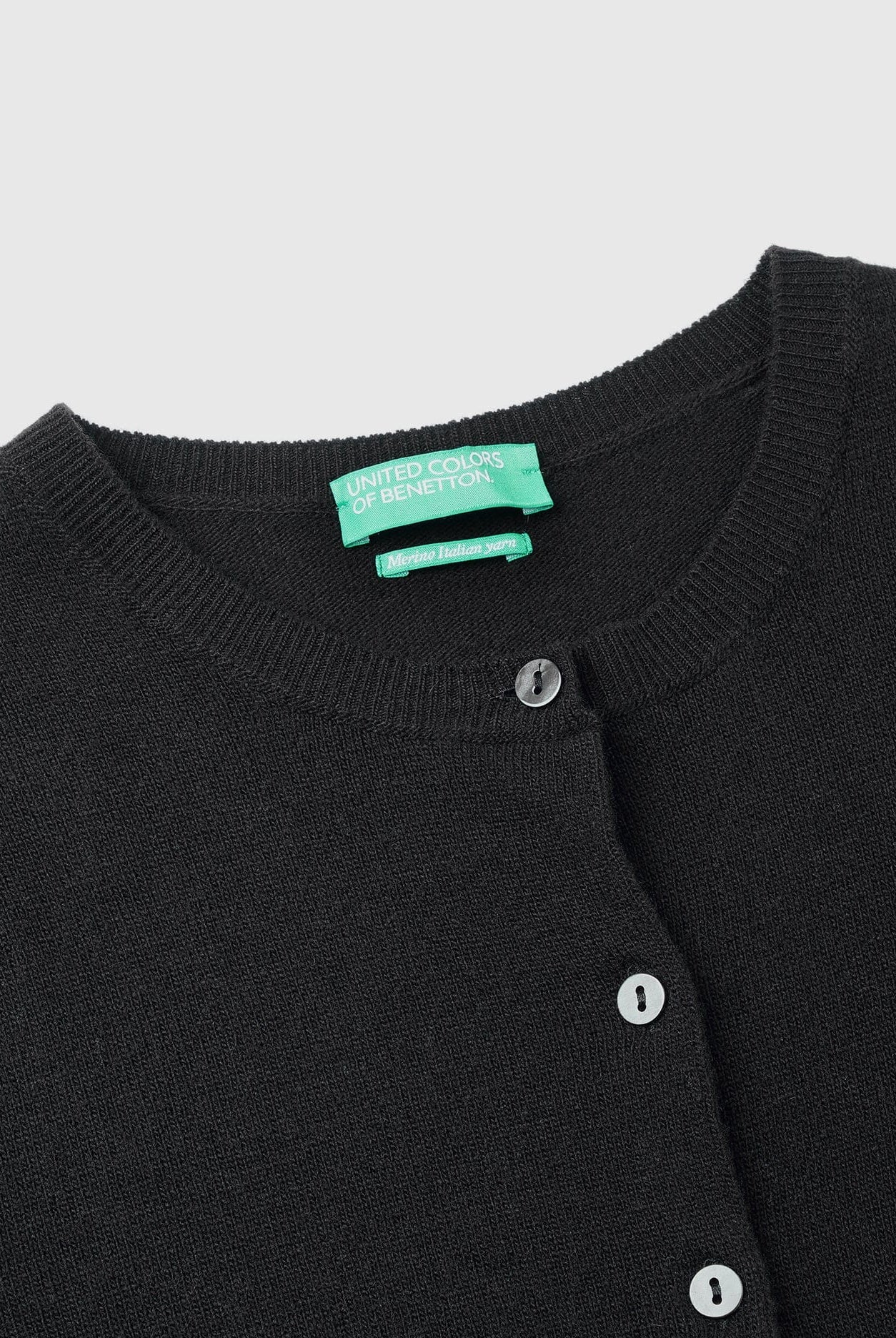 يونايتد كولورز اوف بينيتون كارديجان بياقة دائرية باللون الكريمي من صوف ميرينو الخالص نسائي