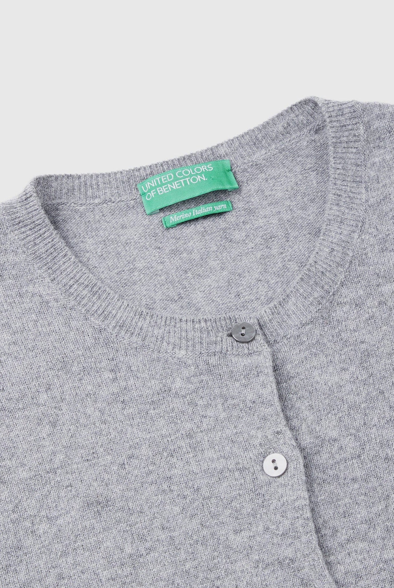 يونايتد كولورز اوف بينيتون كارديجان بياقة دائرية باللون الكريمي من صوف ميرينو الخالص نسائي