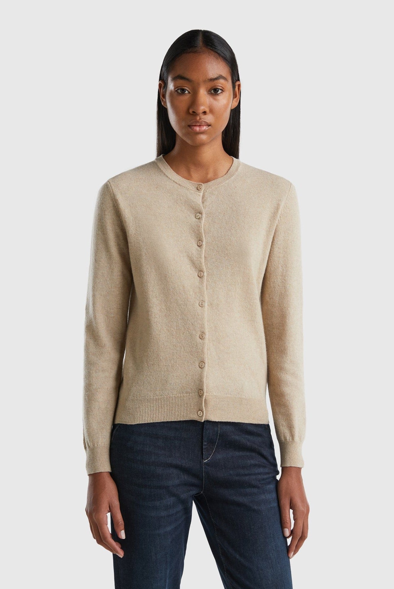 يونايتد كولورز اوف بينيتون كارديجان بياقة دائرية باللون الكريمي من صوف ميرينو الخالص نسائي