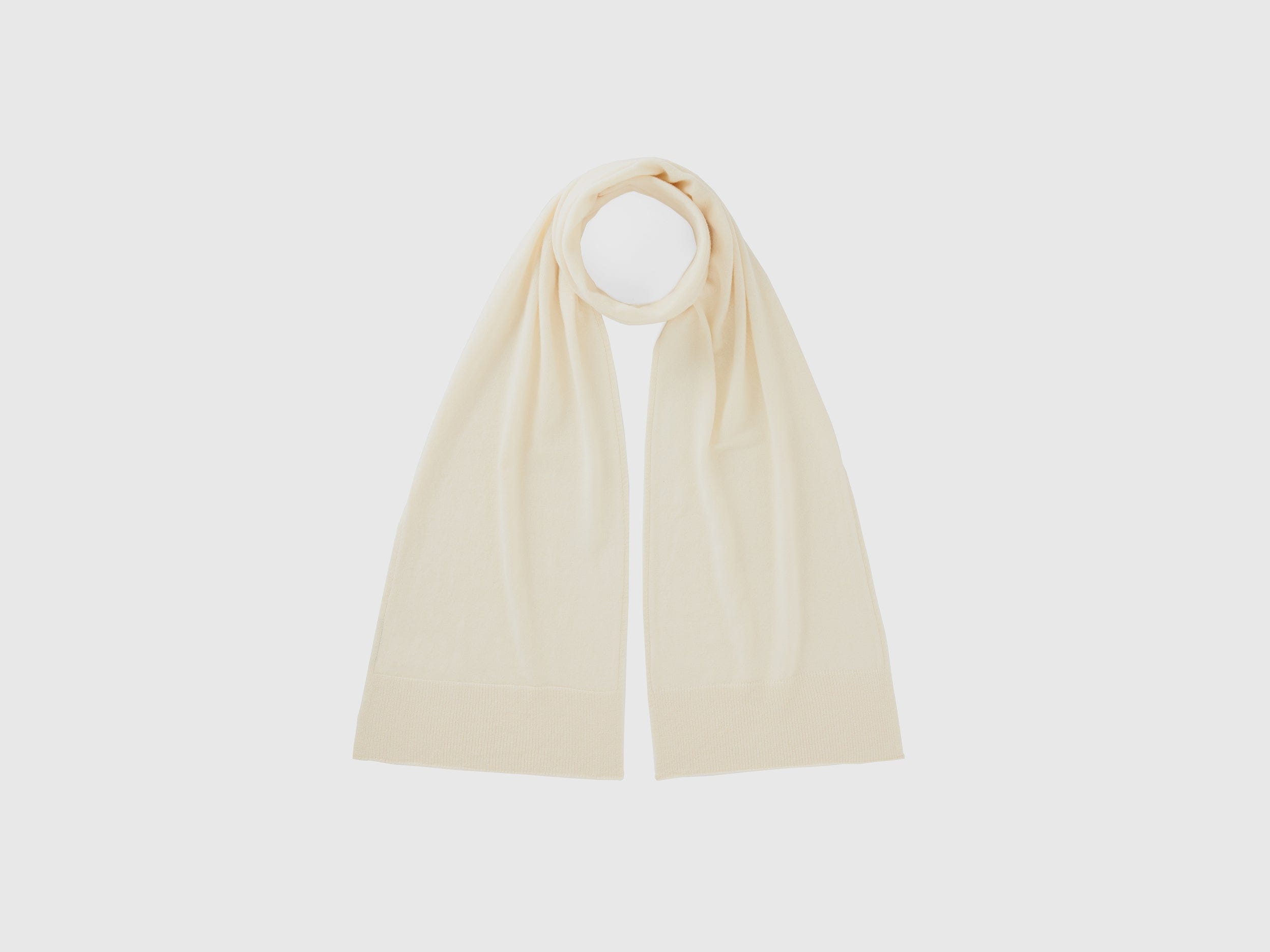 يونايتد كولورز اوف بينيتون وشاح أبيض من الصوف الخالص