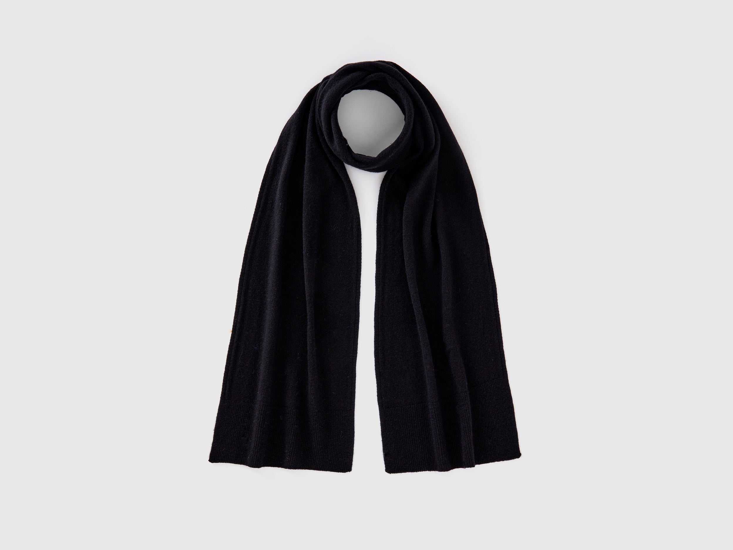 يونايتد كولورز اوف بينيتون وشاح أبيض من الصوف الخالص