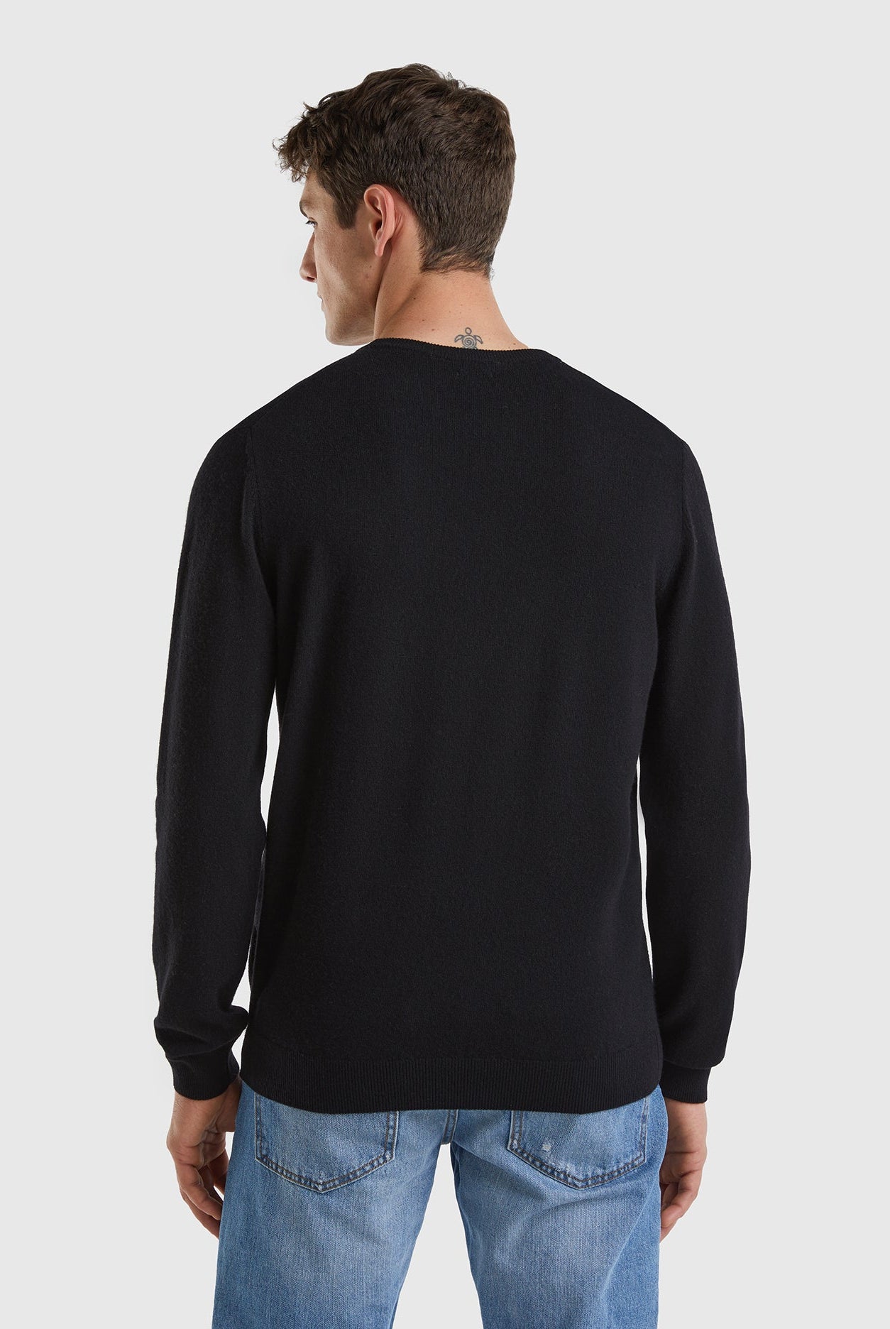 يونايتد كولورز اوف بينيتون بلوفر برقبة دائرية بلون بورجوندي من صوف ميرينو الخالص رجالي