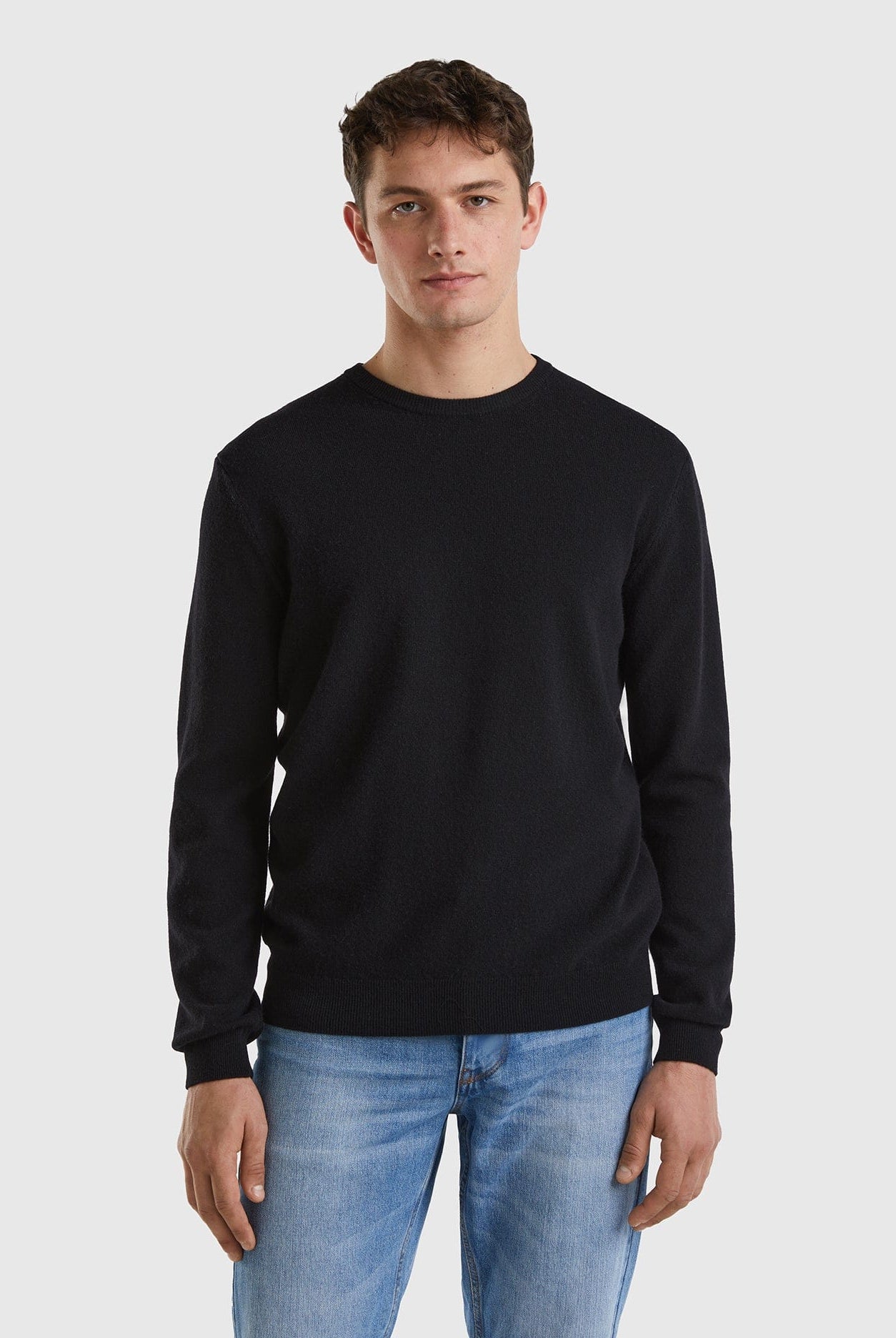 يونايتد كولورز اوف بينيتون بلوفر برقبة دائرية بلون بورجوندي من صوف ميرينو الخالص رجالي