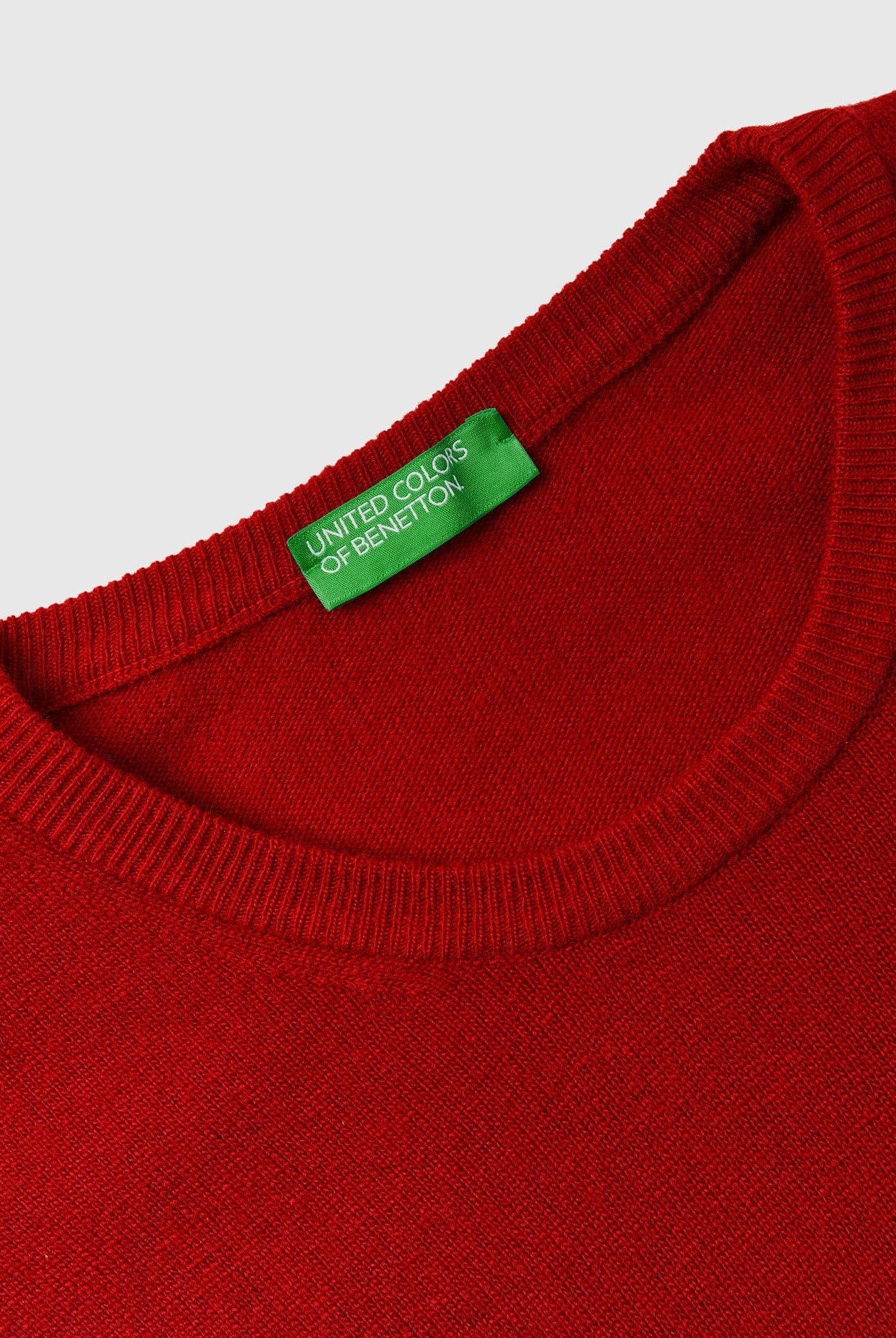 يونايتد كولورز اوف بينيتون بلوفر برقبة دائرية بلون بورجوندي من صوف ميرينو الخالص رجالي