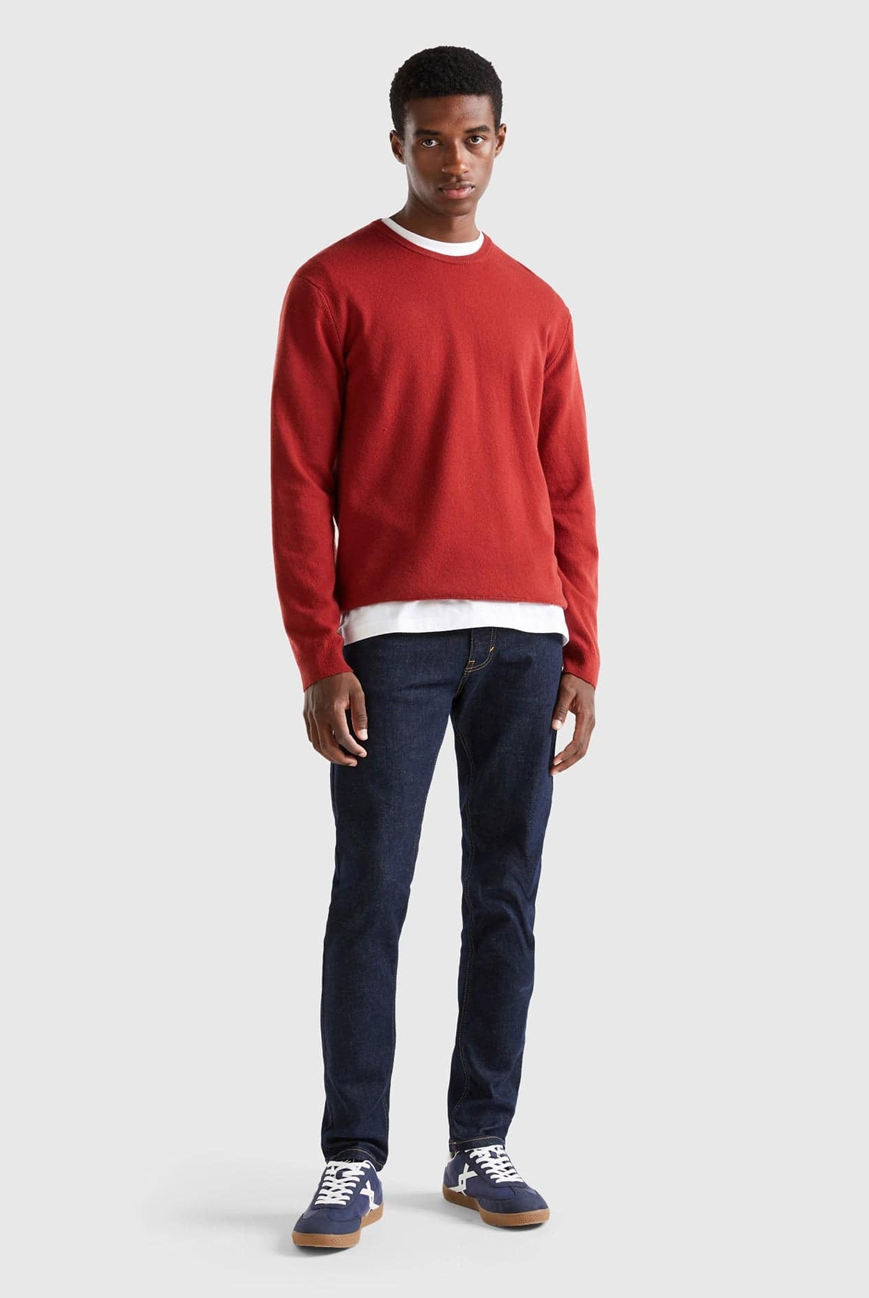 يونايتد كولورز اوف بينيتون بلوفر برقبة دائرية بلون بورجوندي من صوف ميرينو الخالص رجالي