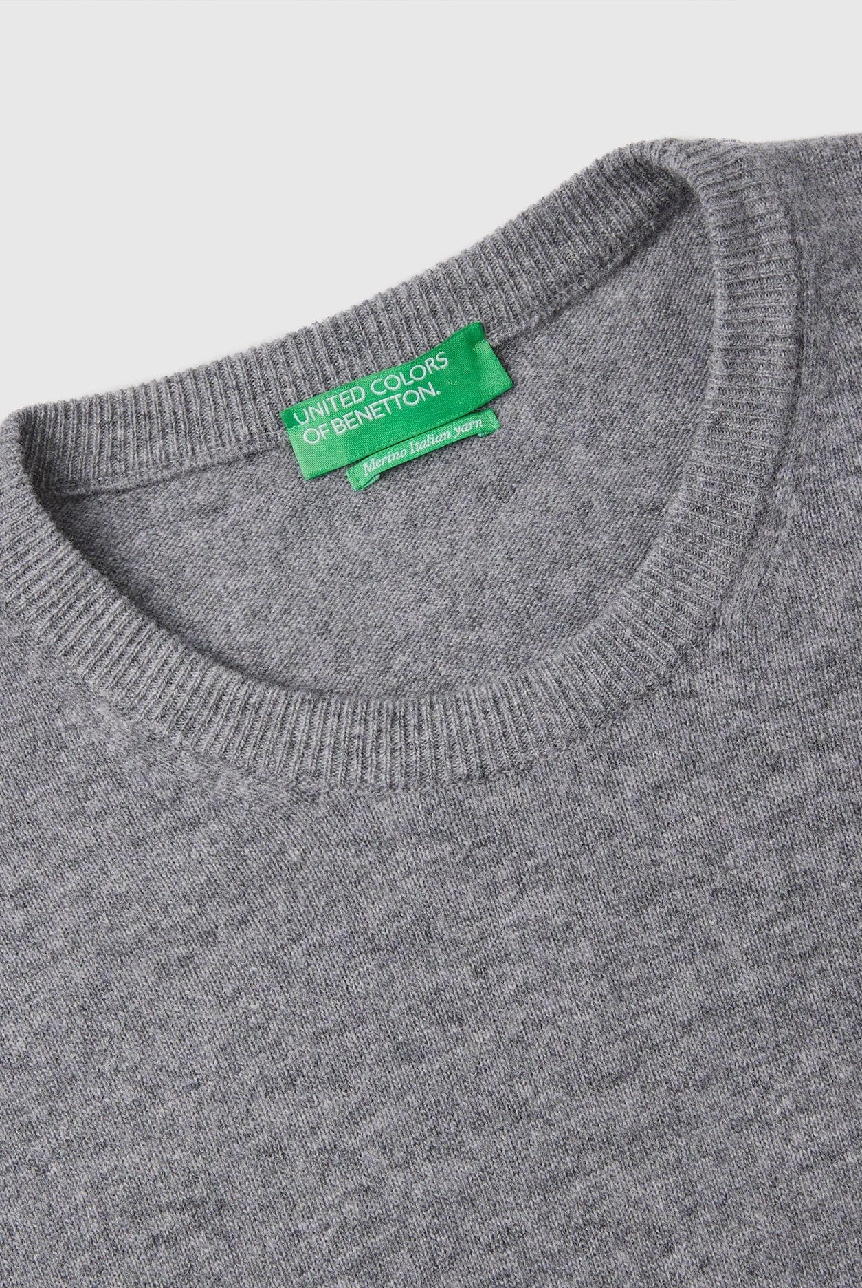 يونايتد كولورز اوف بينيتون بلوفر برقبة دائرية بلون بورجوندي من صوف ميرينو الخالص رجالي