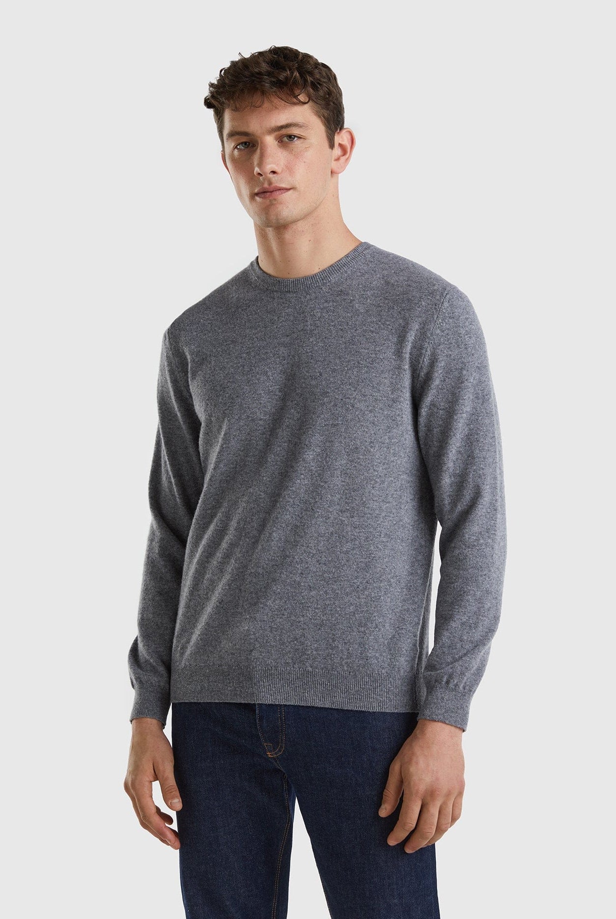 يونايتد كولورز اوف بينيتون بلوفر برقبة دائرية بلون بورجوندي من صوف ميرينو الخالص رجالي