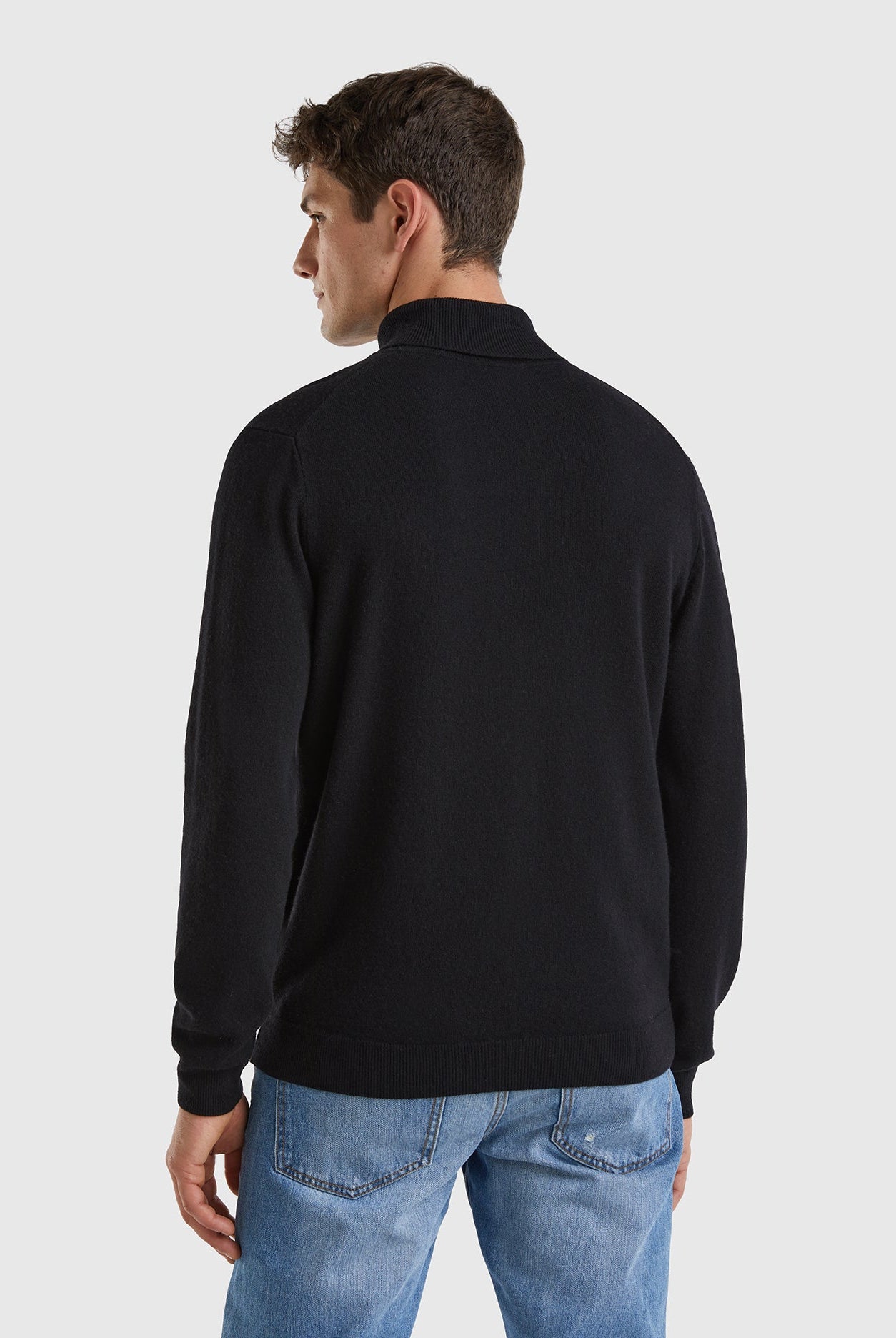 يونايتد كولورز اوف بينيتون بلوفر ذو رقبة عالية أسود من صوف الميرينو الخالص رجالي
