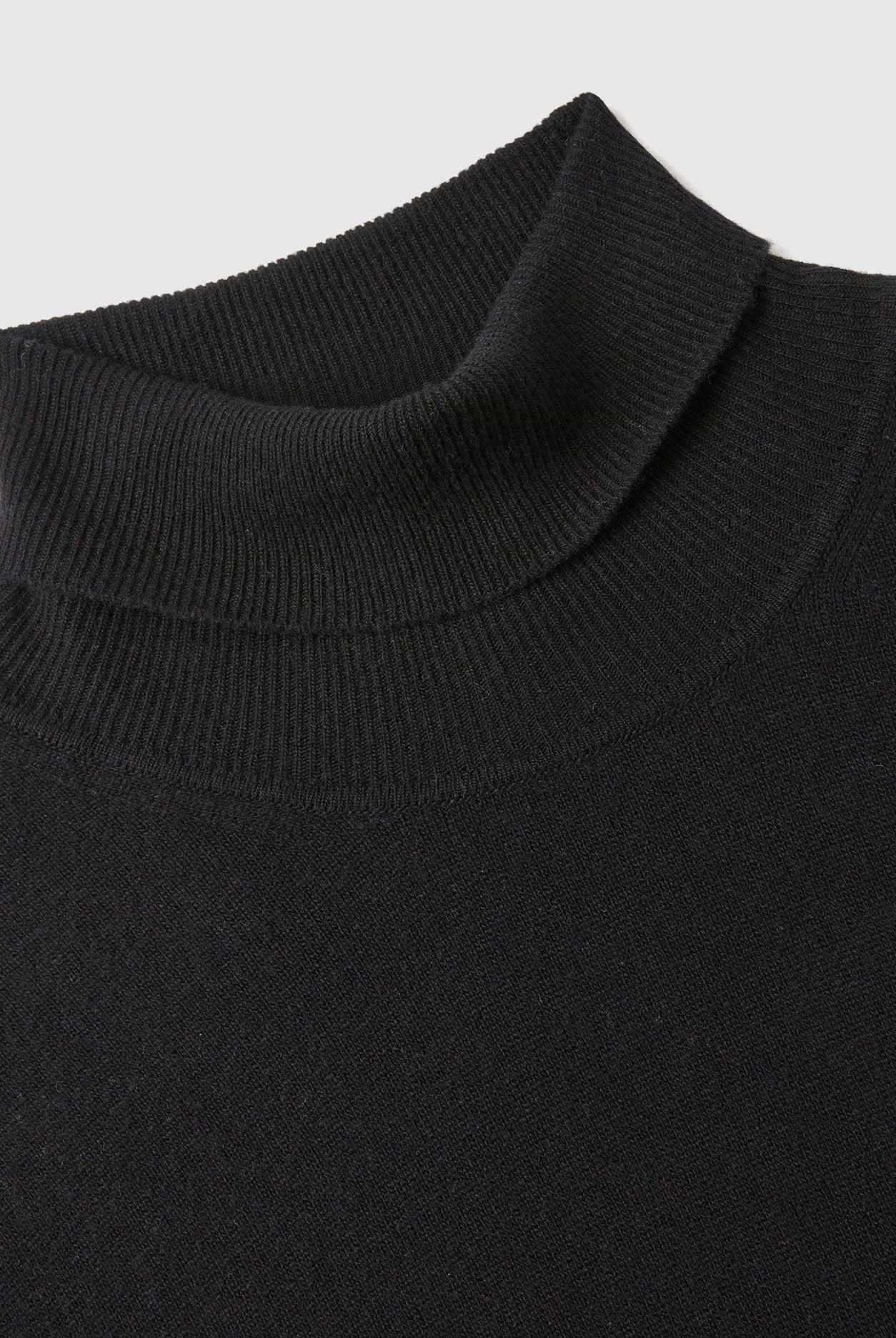 يونايتد كولورز اوف بينيتون بلوفر ذو رقبة عالية أسود من صوف الميرينو الخالص رجالي