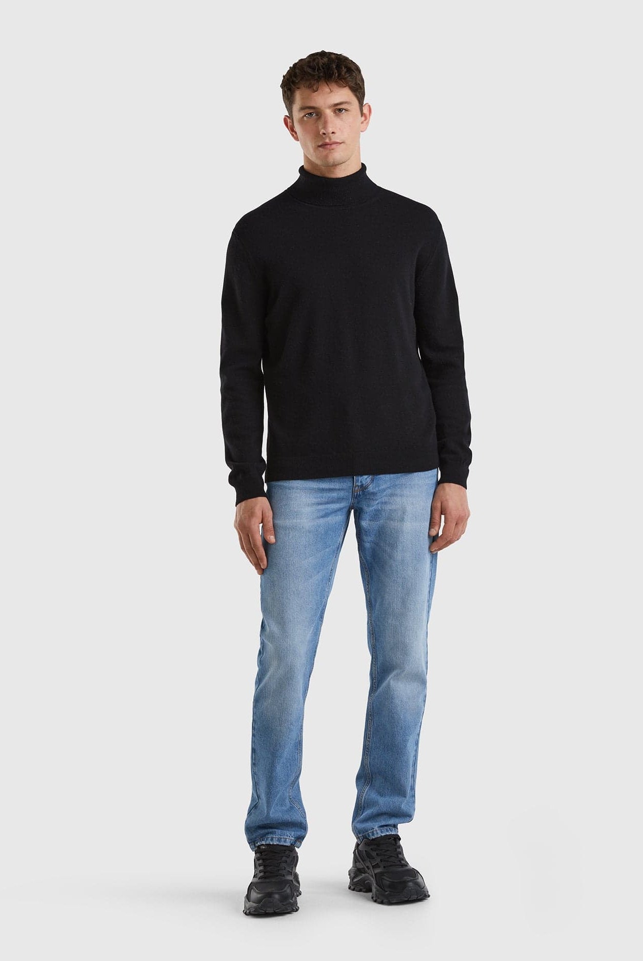 يونايتد كولورز اوف بينيتون بلوفر ذو رقبة عالية أسود من صوف الميرينو الخالص رجالي