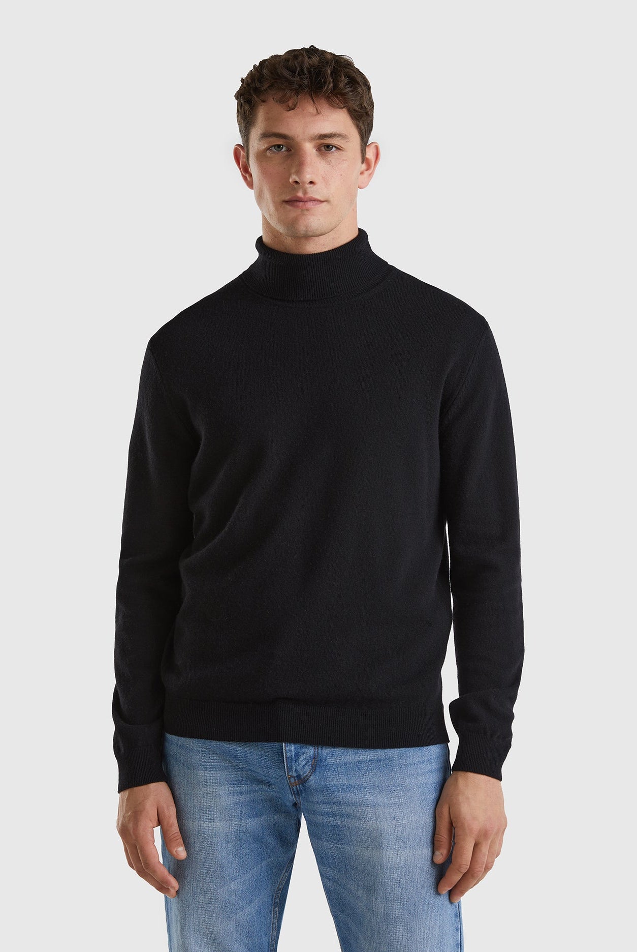 يونايتد كولورز اوف بينيتون بلوفر ذو رقبة عالية أسود من صوف الميرينو الخالص رجالي