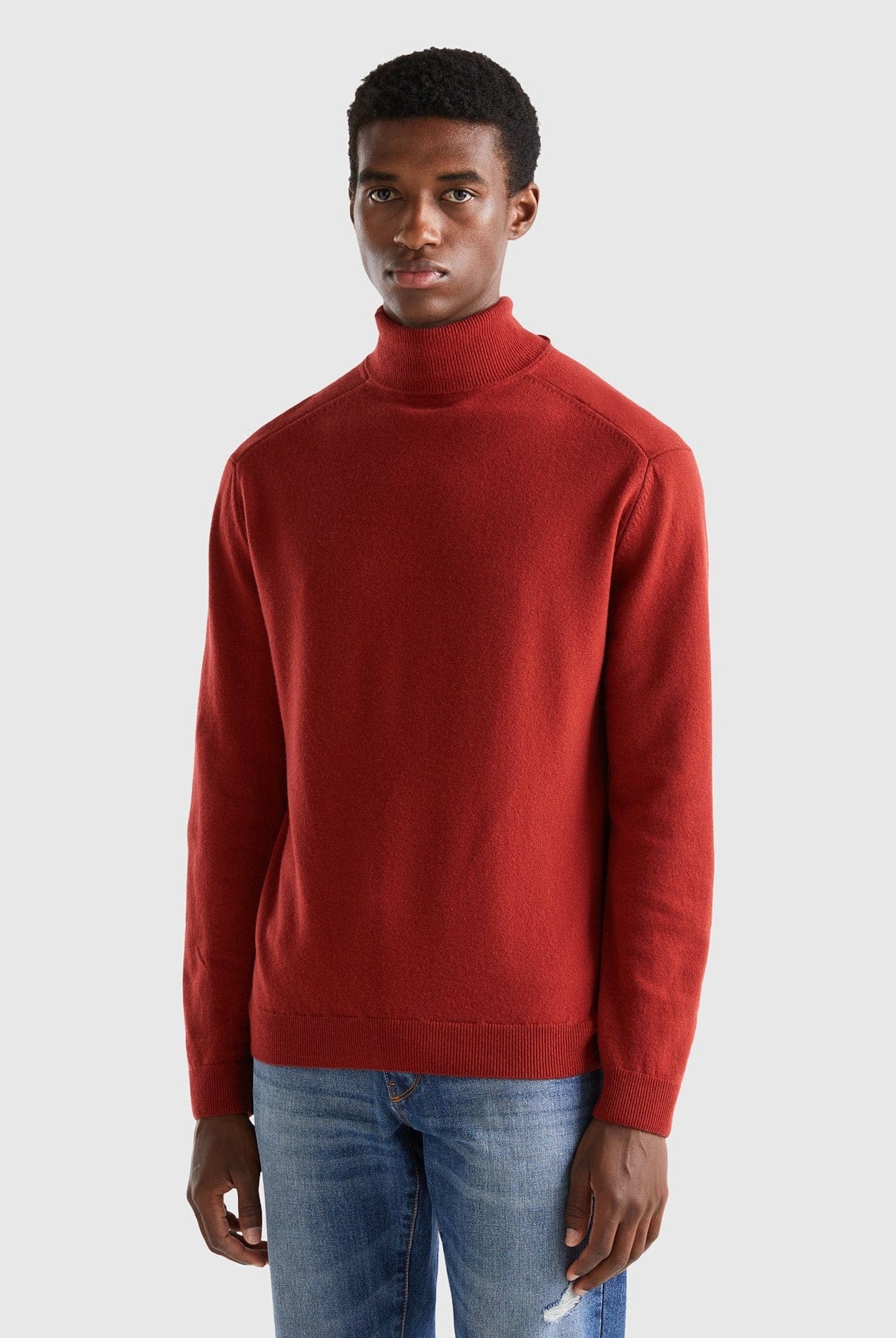 يونايتد كولورز اوف بينيتون بلوفر ذو رقبة عالية أسود من صوف الميرينو الخالص رجالي