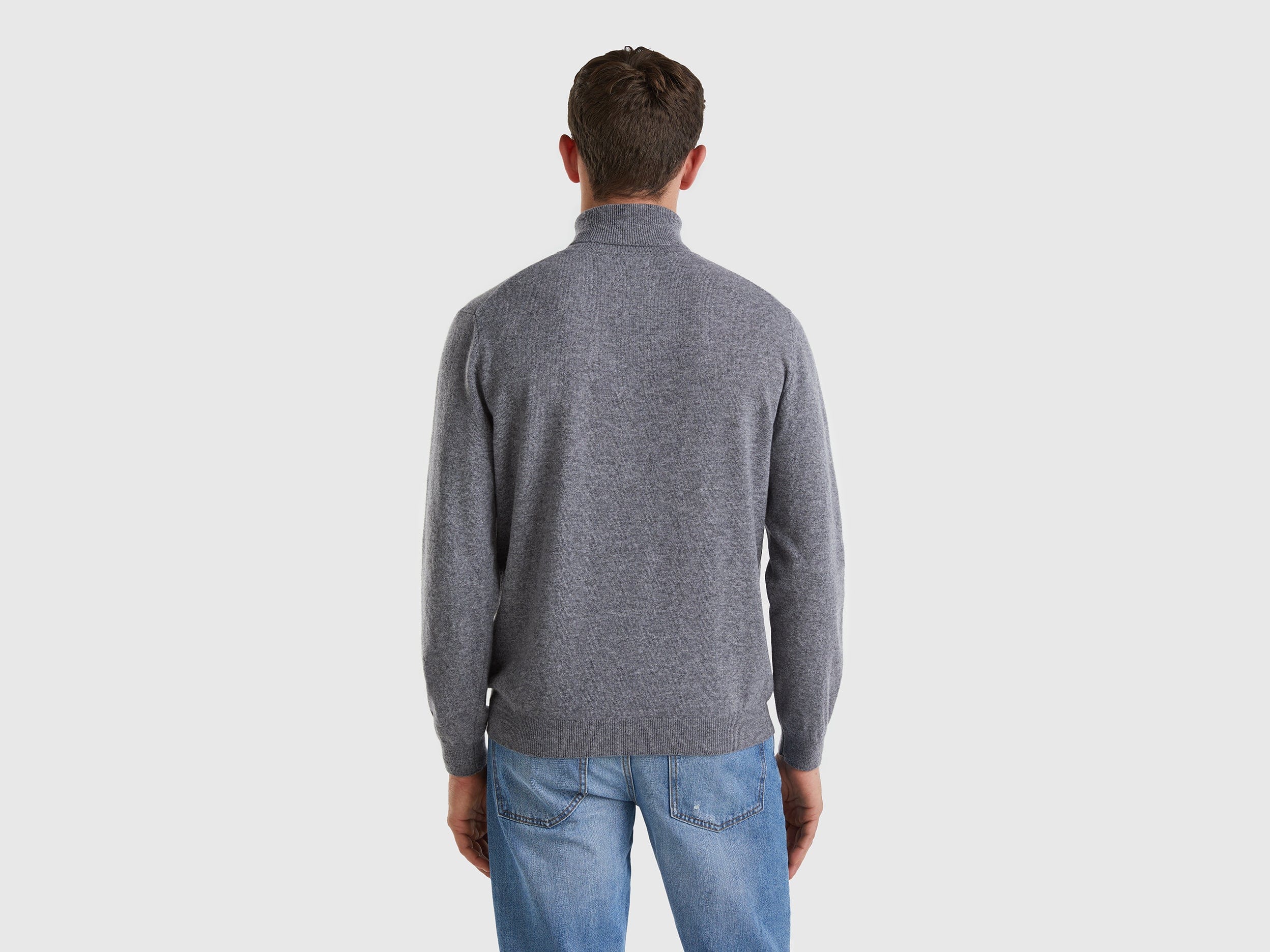 يونايتد كولورز اوف بينيتون بلوفر ذو رقبة عالية أسود من صوف الميرينو الخالص رجالي