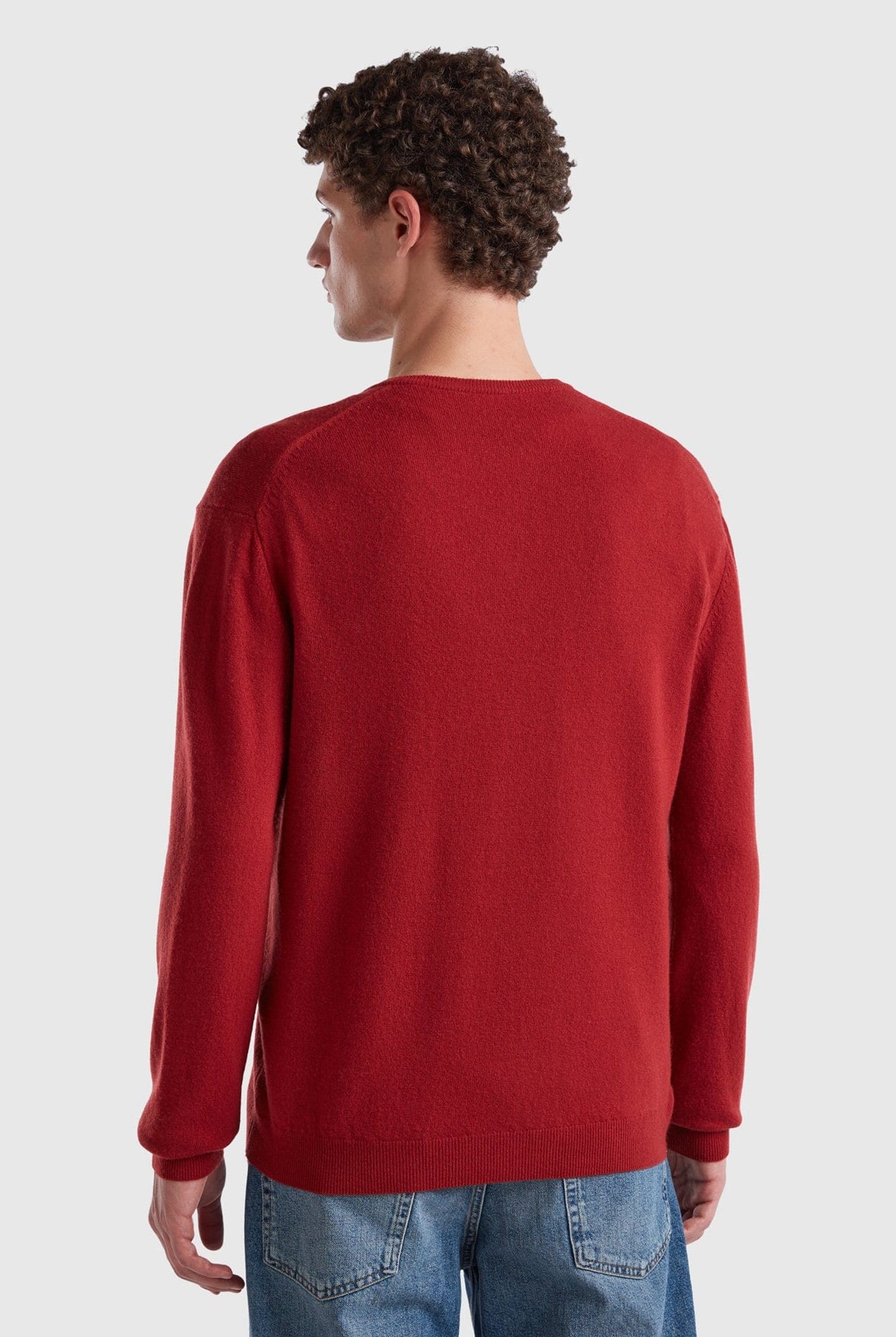 يونايتد كولورز اوف بينيتون بلوفر بياقة على شكل V أسود من صوف ميرينو الخالص رجالي